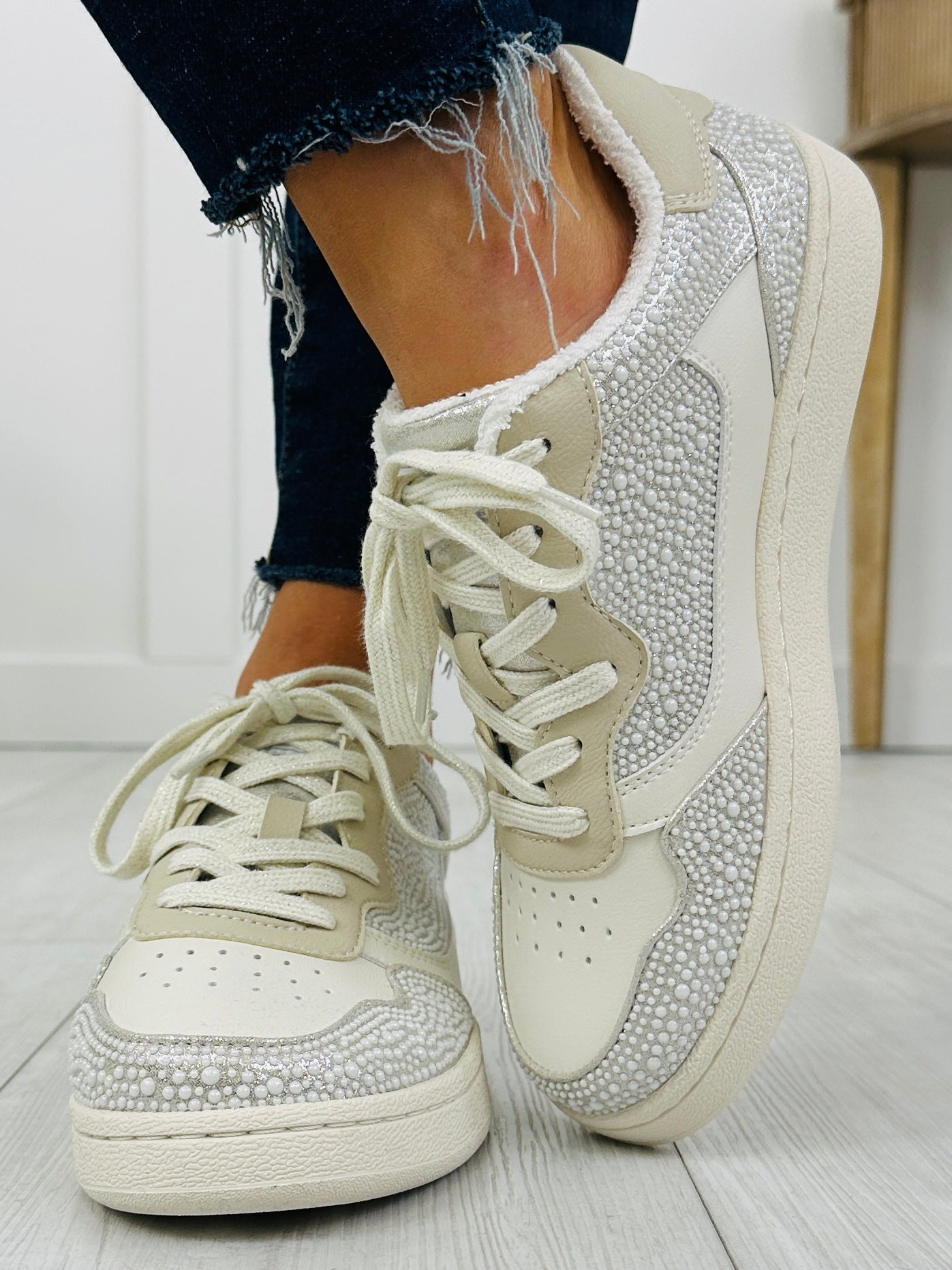 Pearl & Grace Sneakers