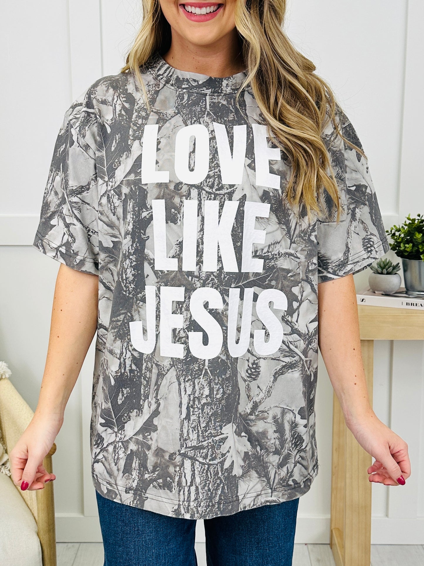 Love Like Jesus Graphic Tee
