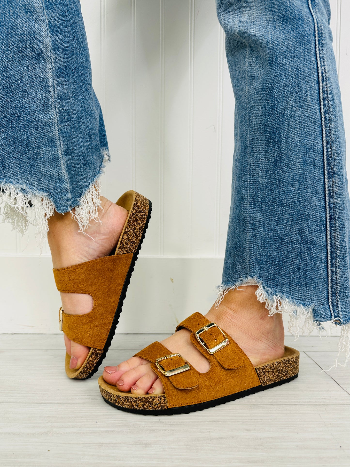 Daily Step Sandals In Tan Suede