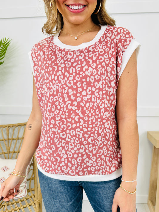 Prowling In Style Top in Mauve/White
