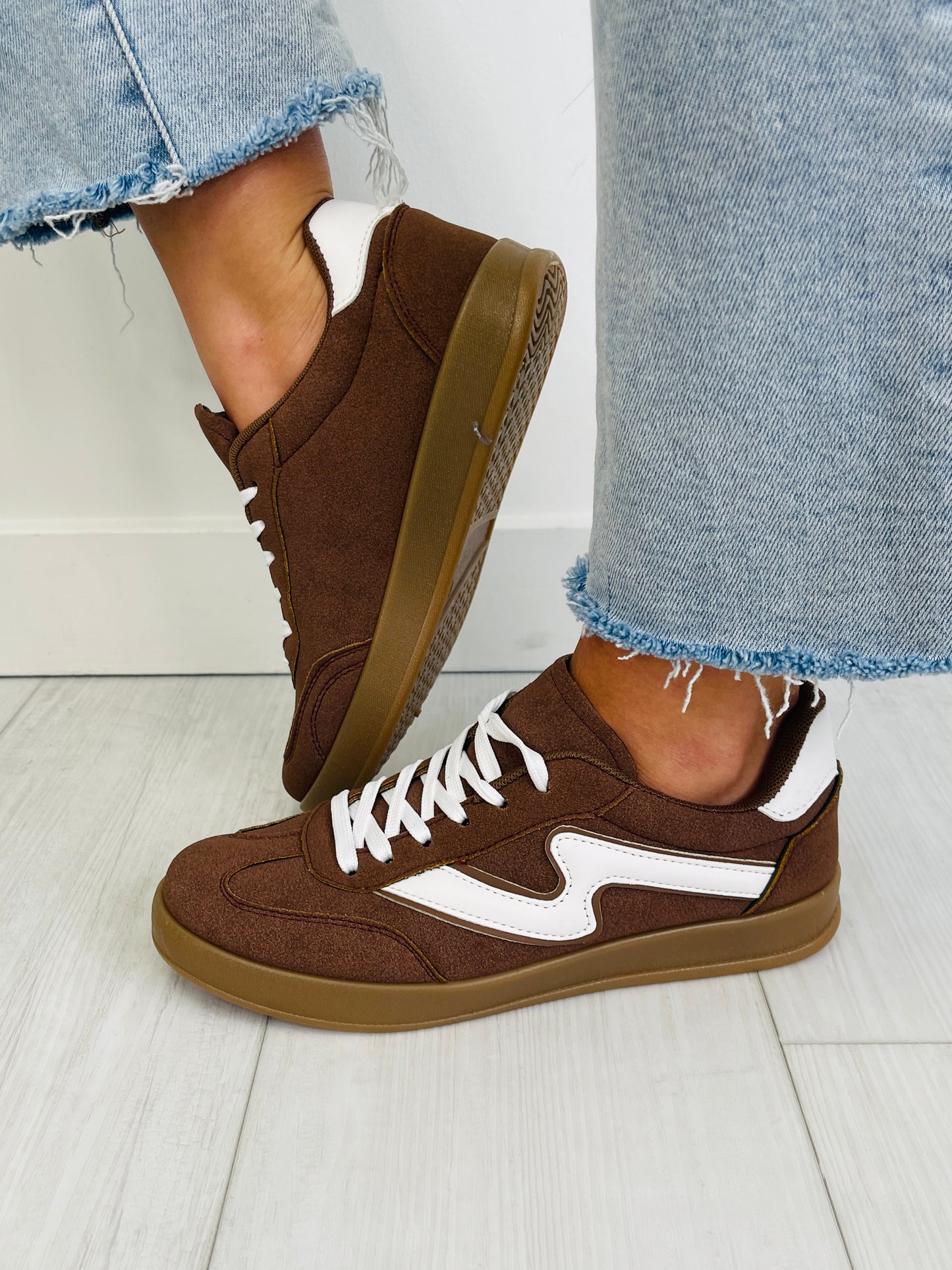 Good Company Sneakers In Brown