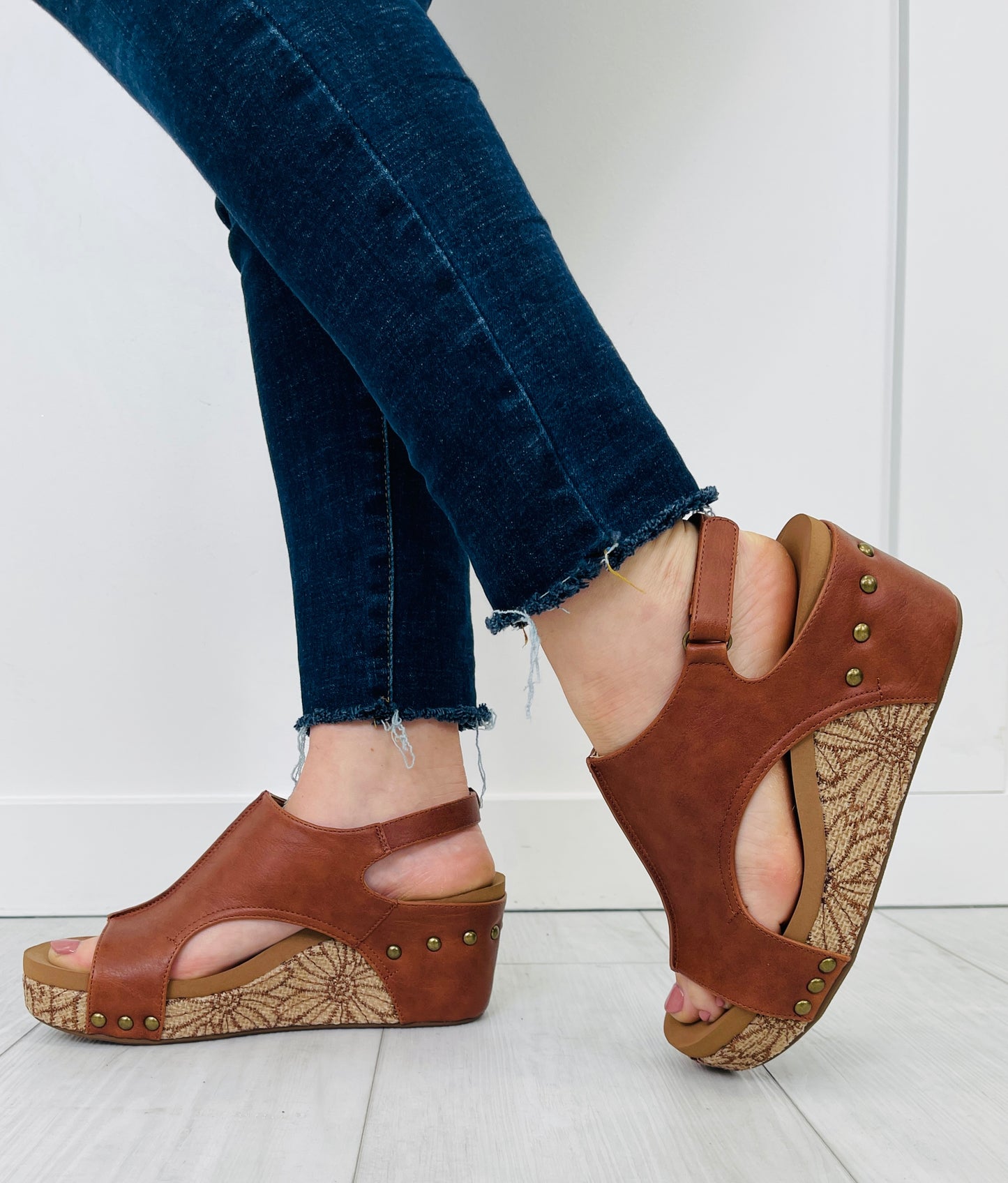 Sunshine Strut Wedges in Cognac Floral