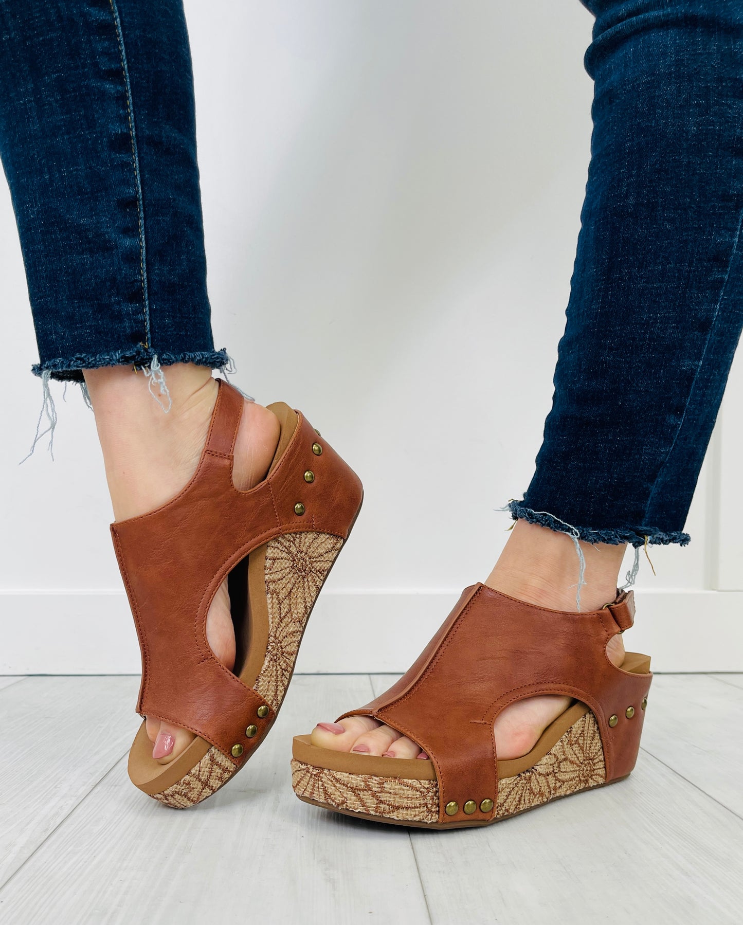 Sunshine Strut Wedges in Cognac Floral