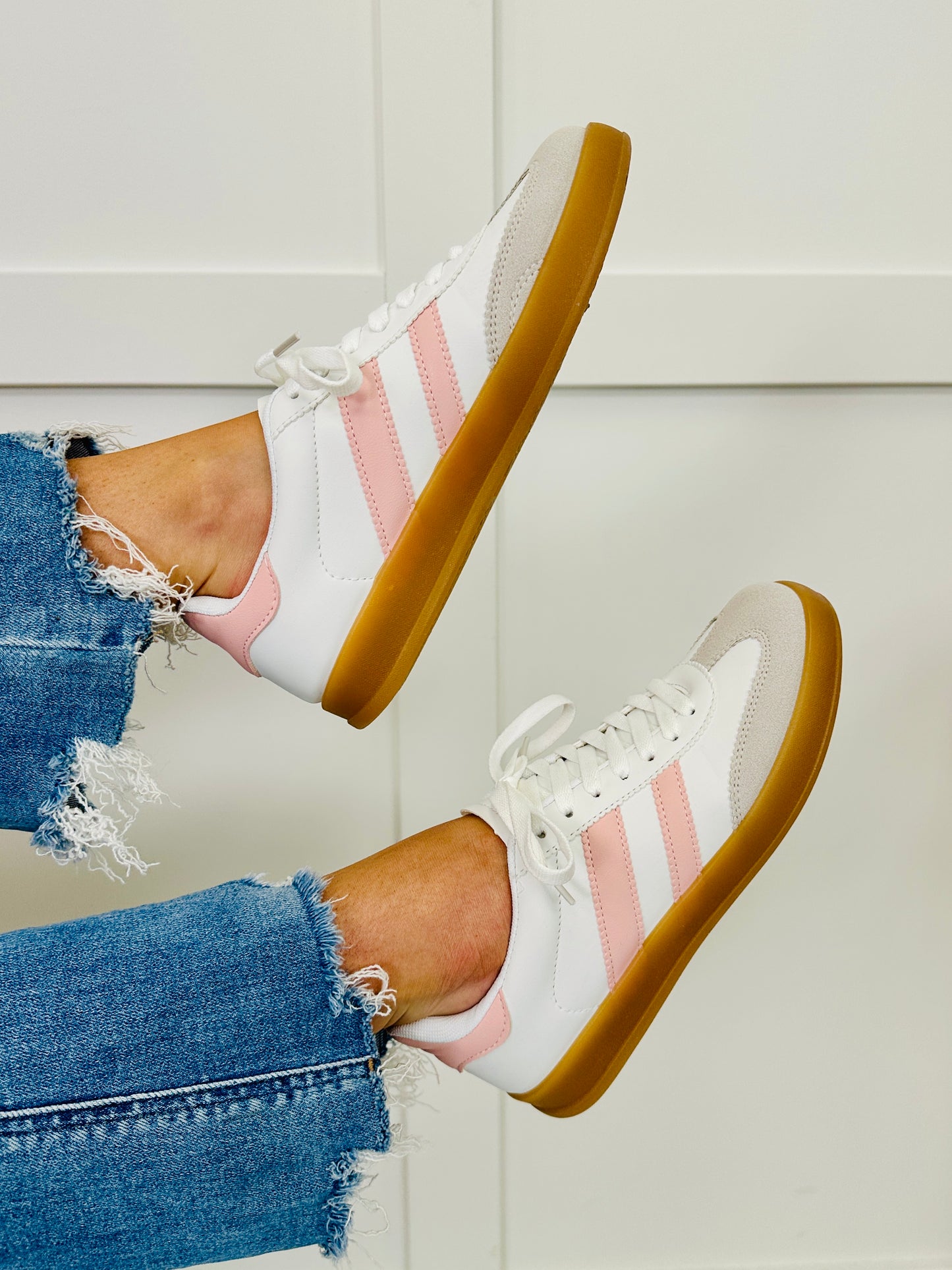 Lace Up And Go Sneakers In White/Pink