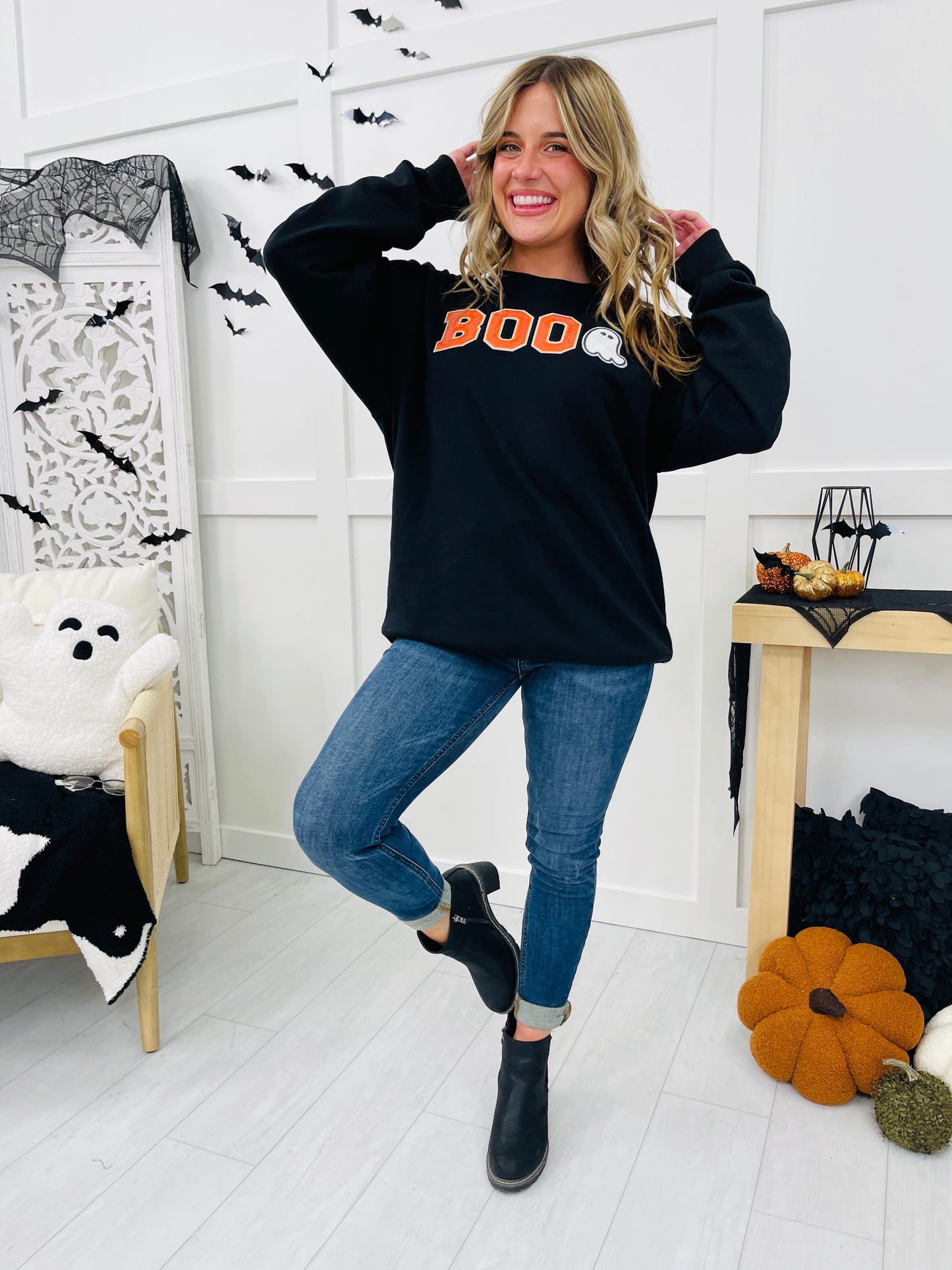 REG/CURVY Ghostly Sequin Boo Graphic Sweatshirt