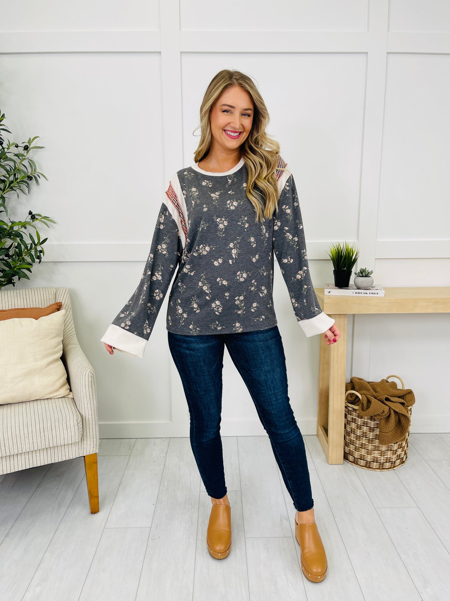 Dream With Florals Pullover