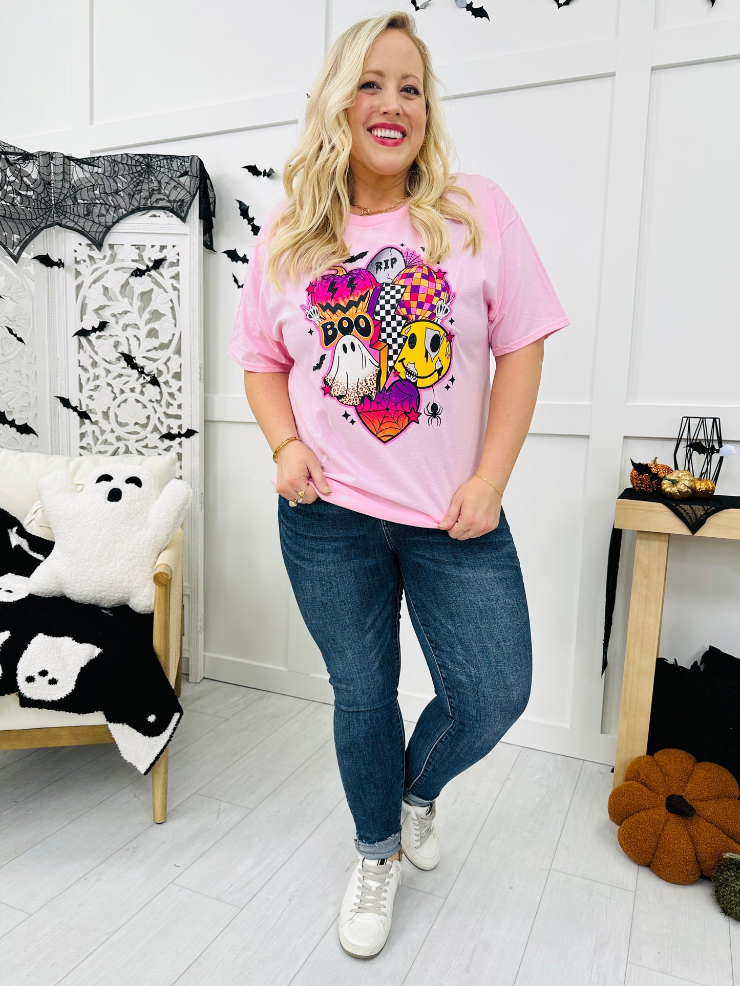 REG/CURVY Retro Halloween Vibes Graphic Tee