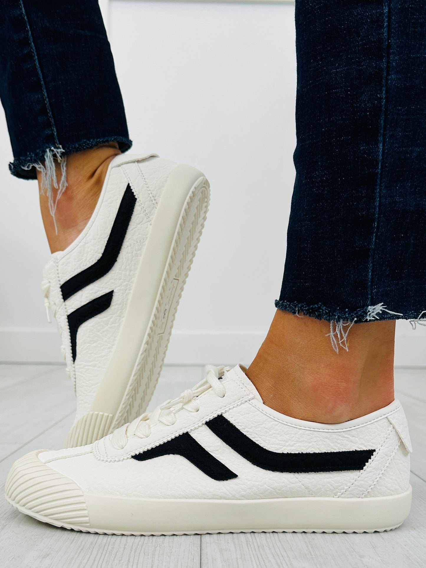 Metro Move Sneakers In Off White/Black