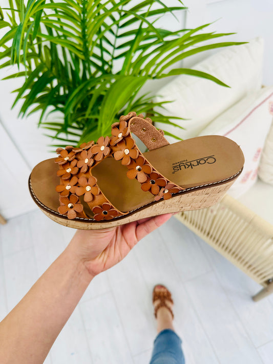 Blossom Steps Wedges In Cognac