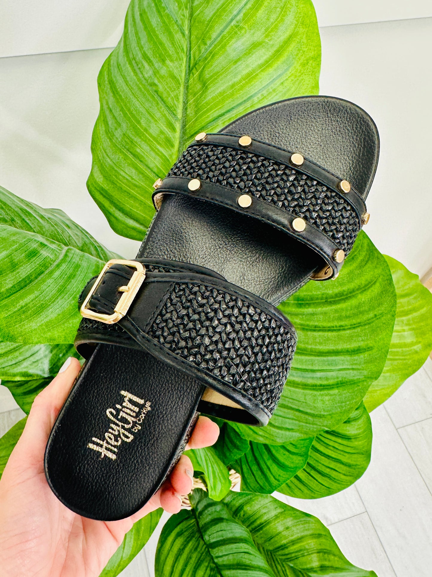 The Coastal Way Sandals In Black Raffia