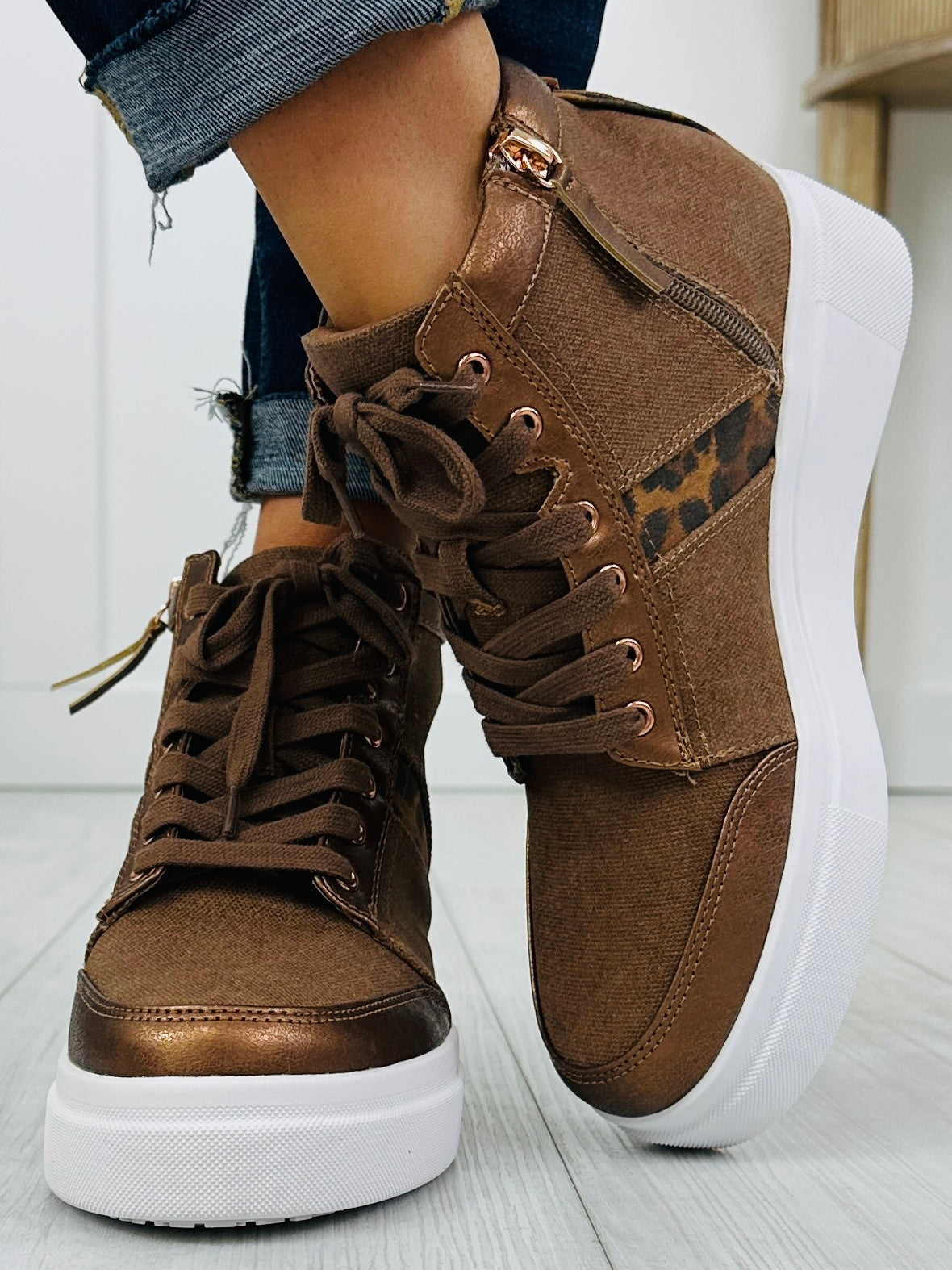 City Bound Sneakers In Brown