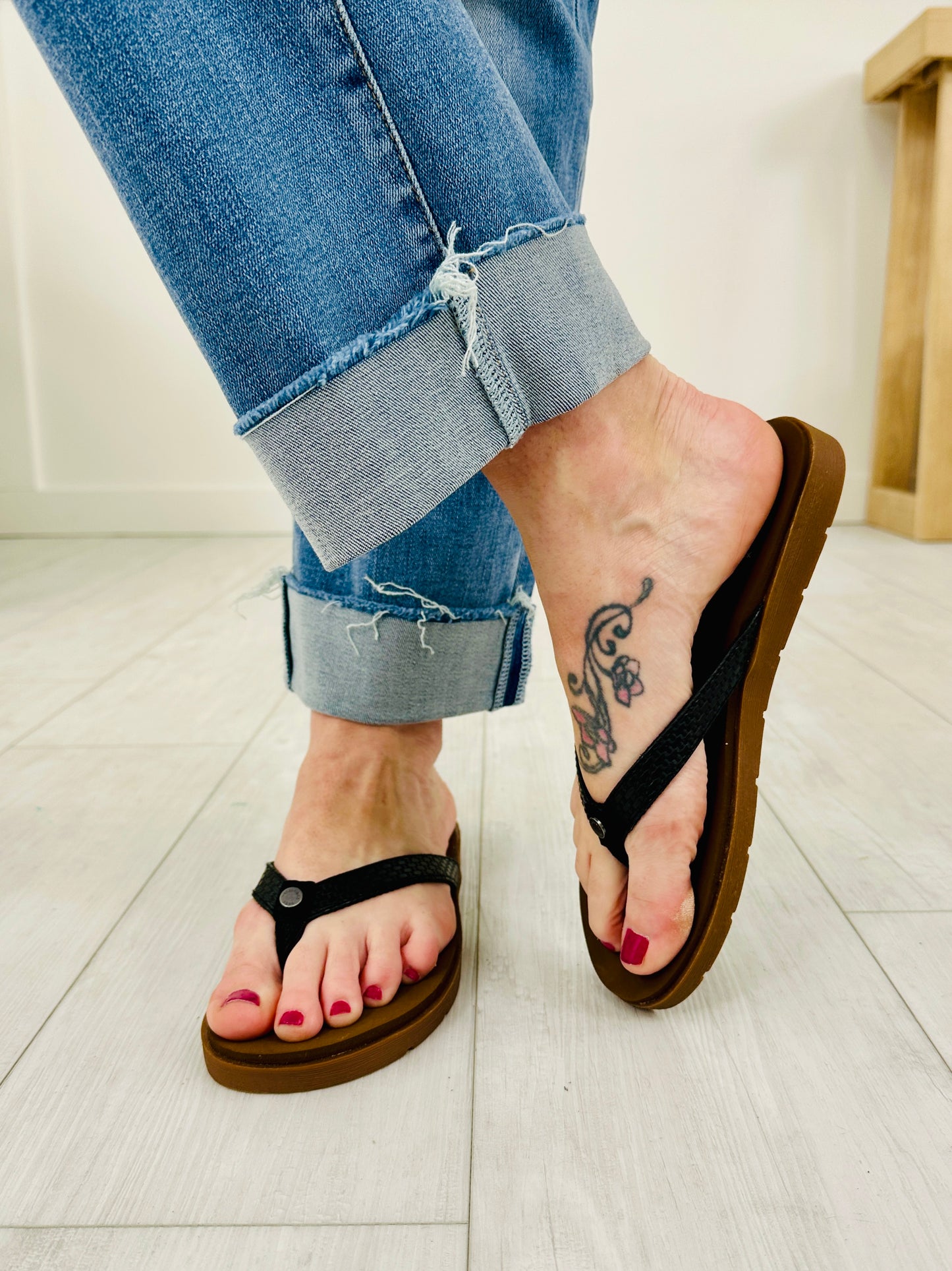 Salty Soles Flip Flops In Black