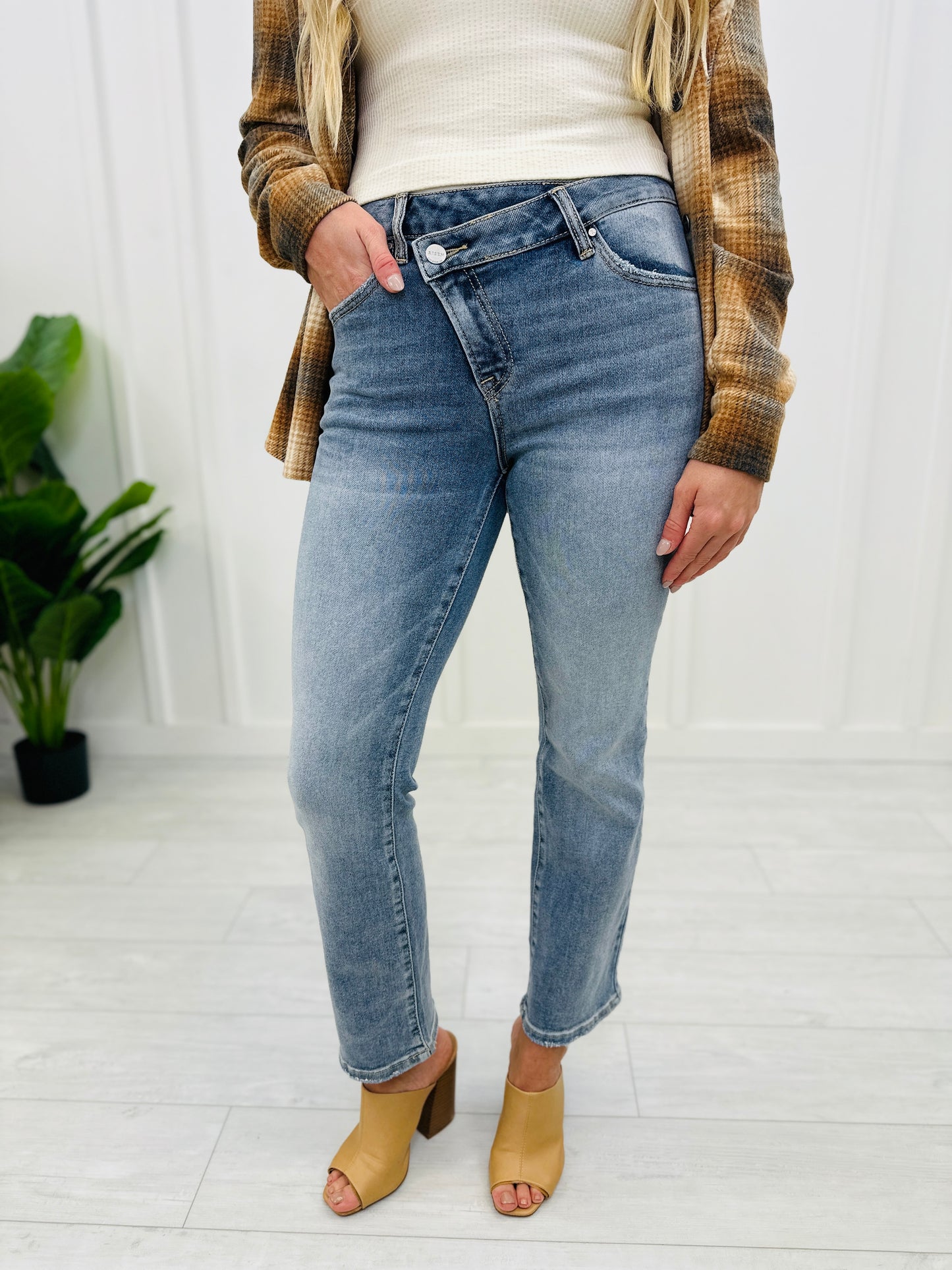 Risen REG/CURVY Cross Your Path Crossover Straight Leg Jeans