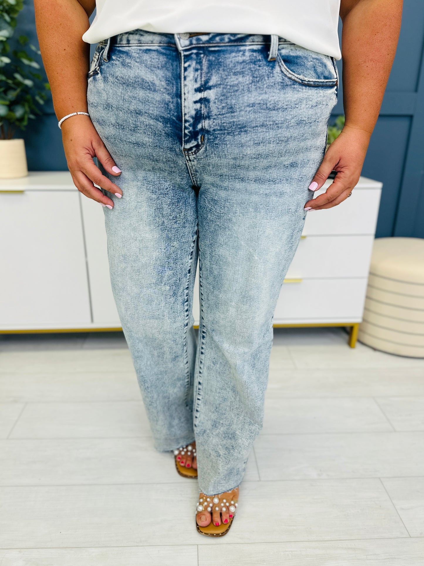 Judy Blue The IT Girl Wide Leg Jeans in Reg/Curvy