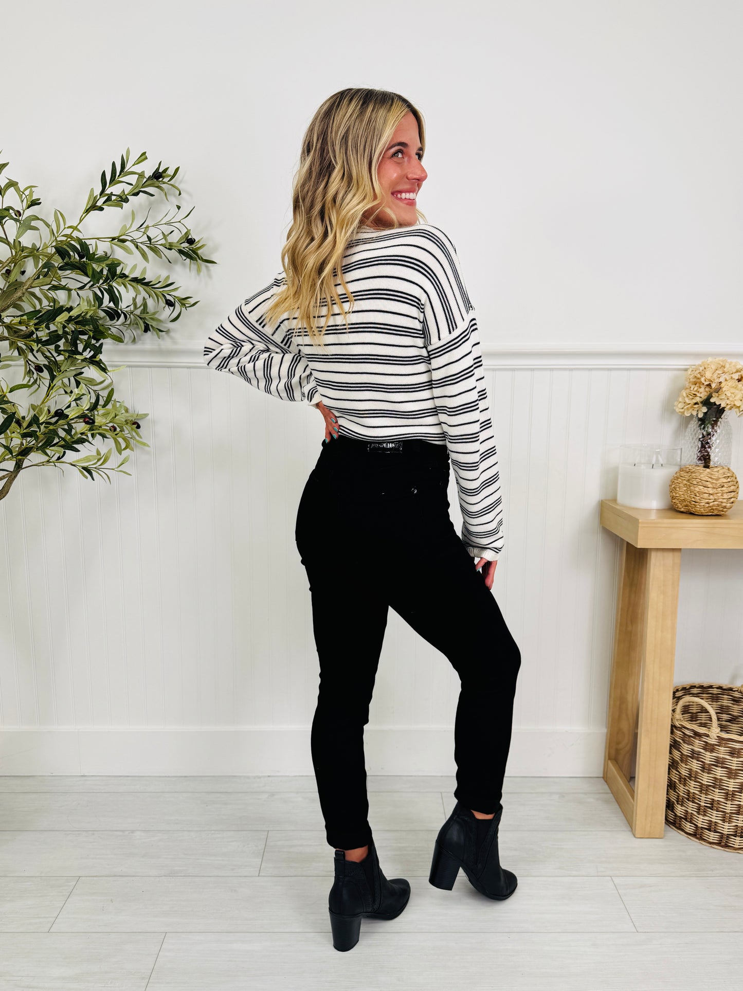 Judy Blue Black On Repeat Tummy Control Skinny Jeans