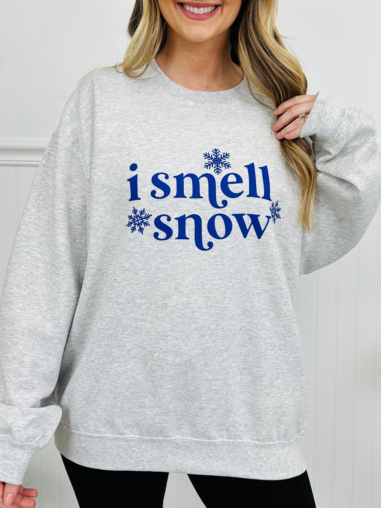 I Smell Snow Graphic Crewneck Sweatshirt