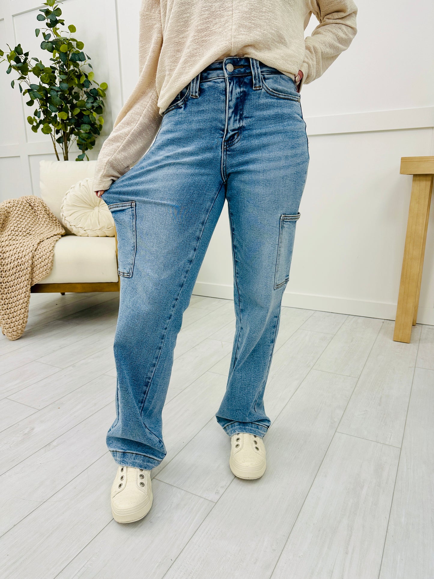 Judy Blue You've Got A Fast Cargo Wide Leg Jeans in Reg/Curvy