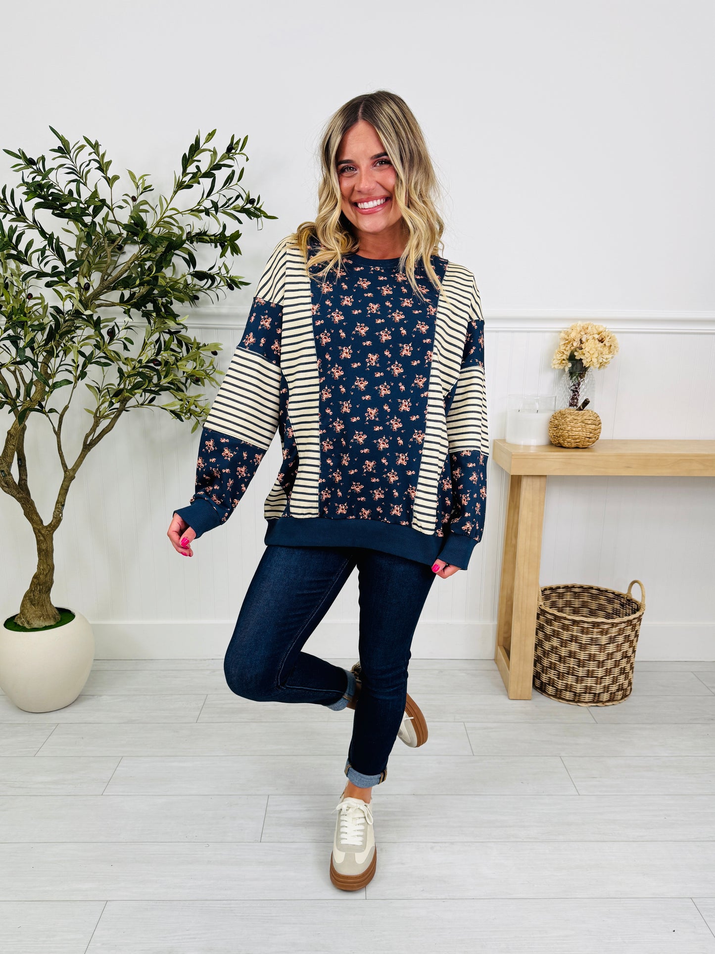 Blooming Beauty Pullover In Navy