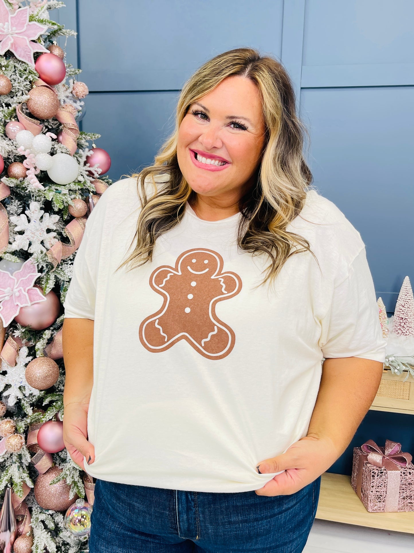 REG/CURVY Cream Gingerbread Man Graphic Tee