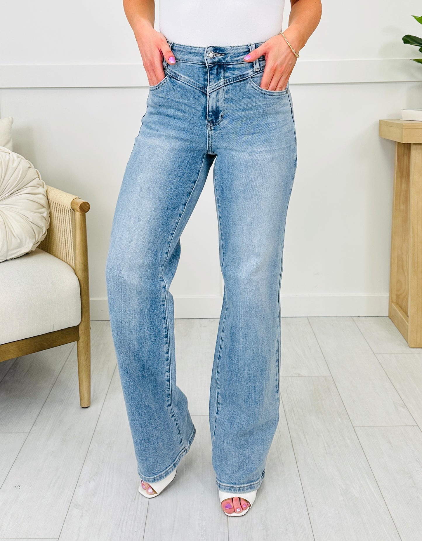 Judy Blue Eyes Wide Open Wide Leg Jeans in Reg/Curvy