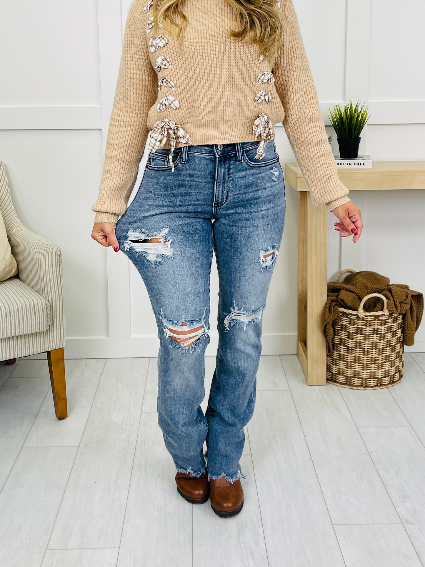 Judy Blue REG/CURVY Get Something Straight Mid Rise Jeans