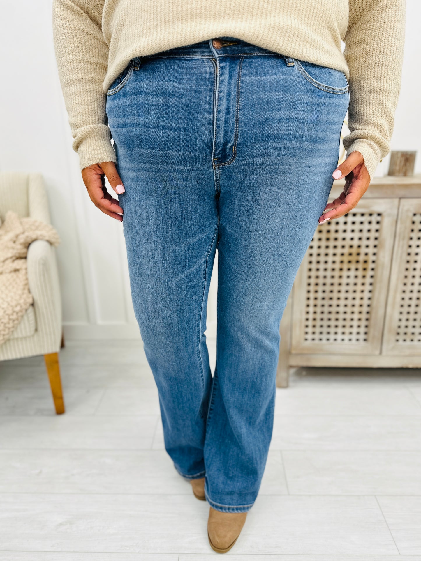 Judy Blue Twist and Shout Classic Flare Jeans in Reg/Curvy