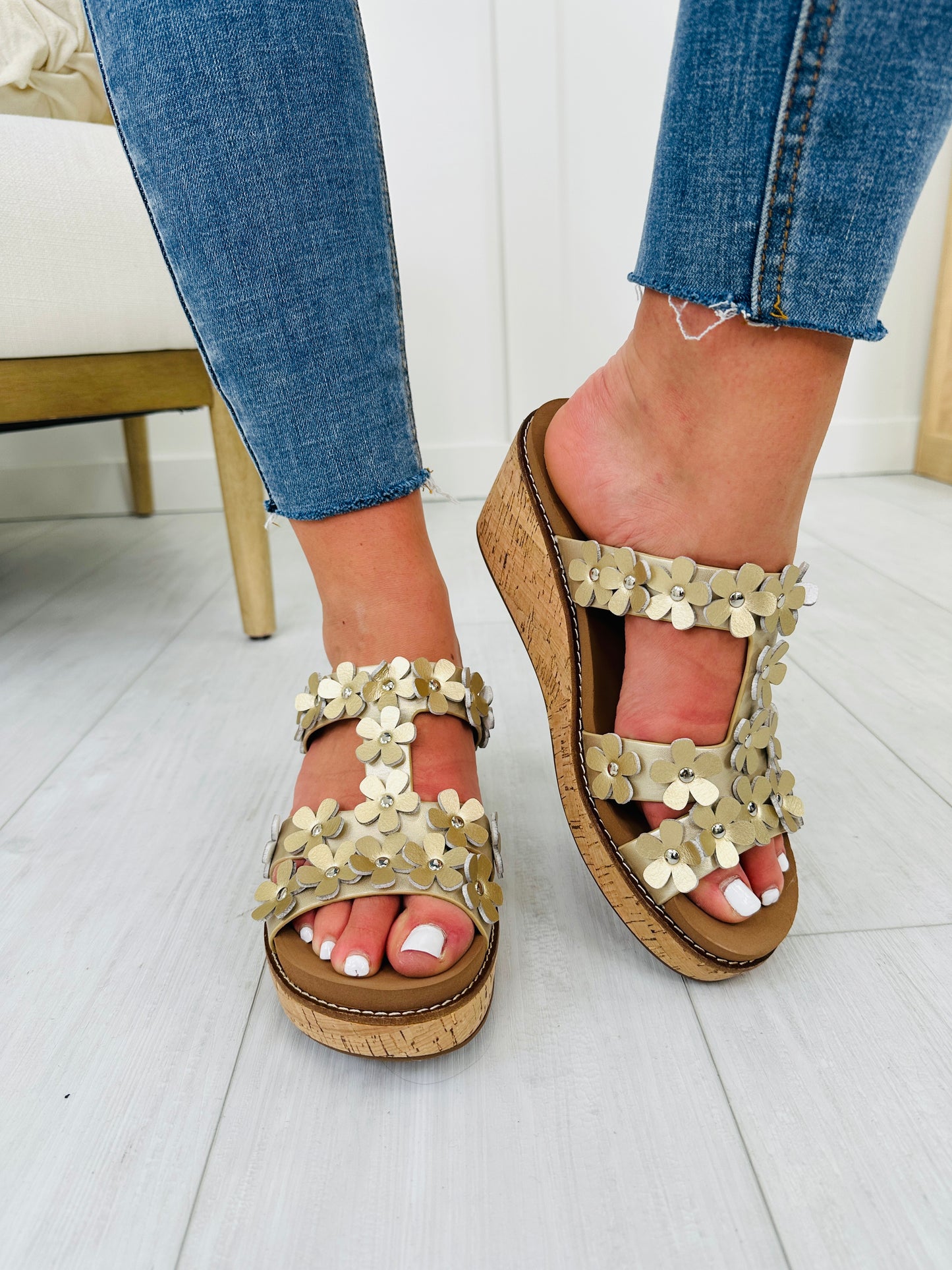 Blossom Steps Wedges In Gold Metallic