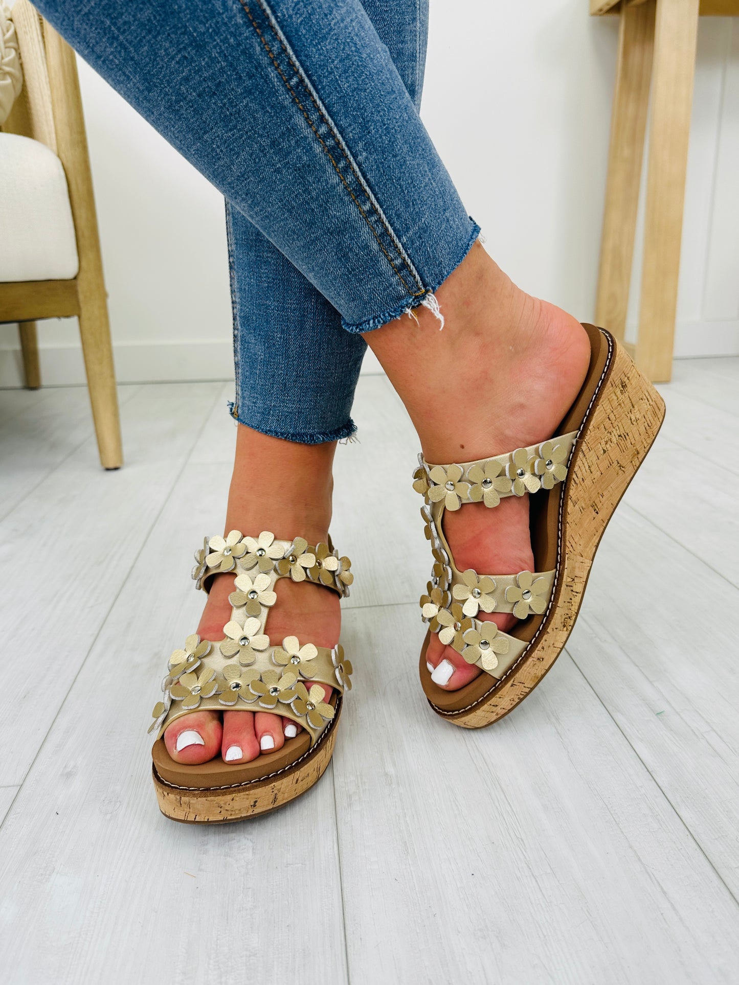 Blossom Steps Wedges In Gold Metallic