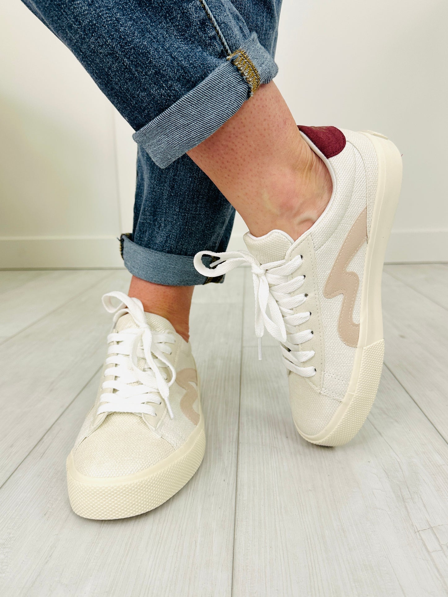 Flash Forward Sneakers In White Plum