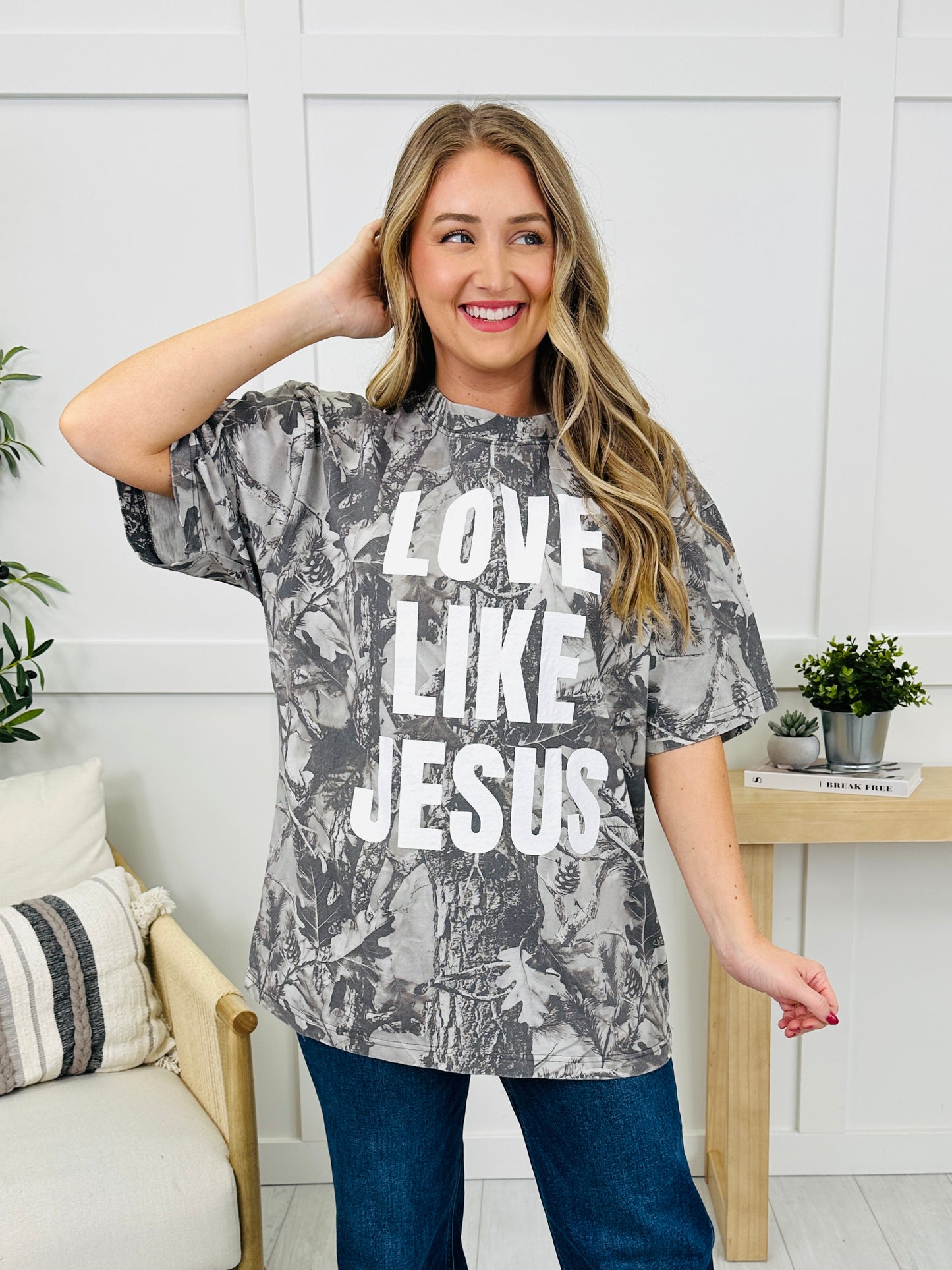 Love Like Jesus Graphic Tee