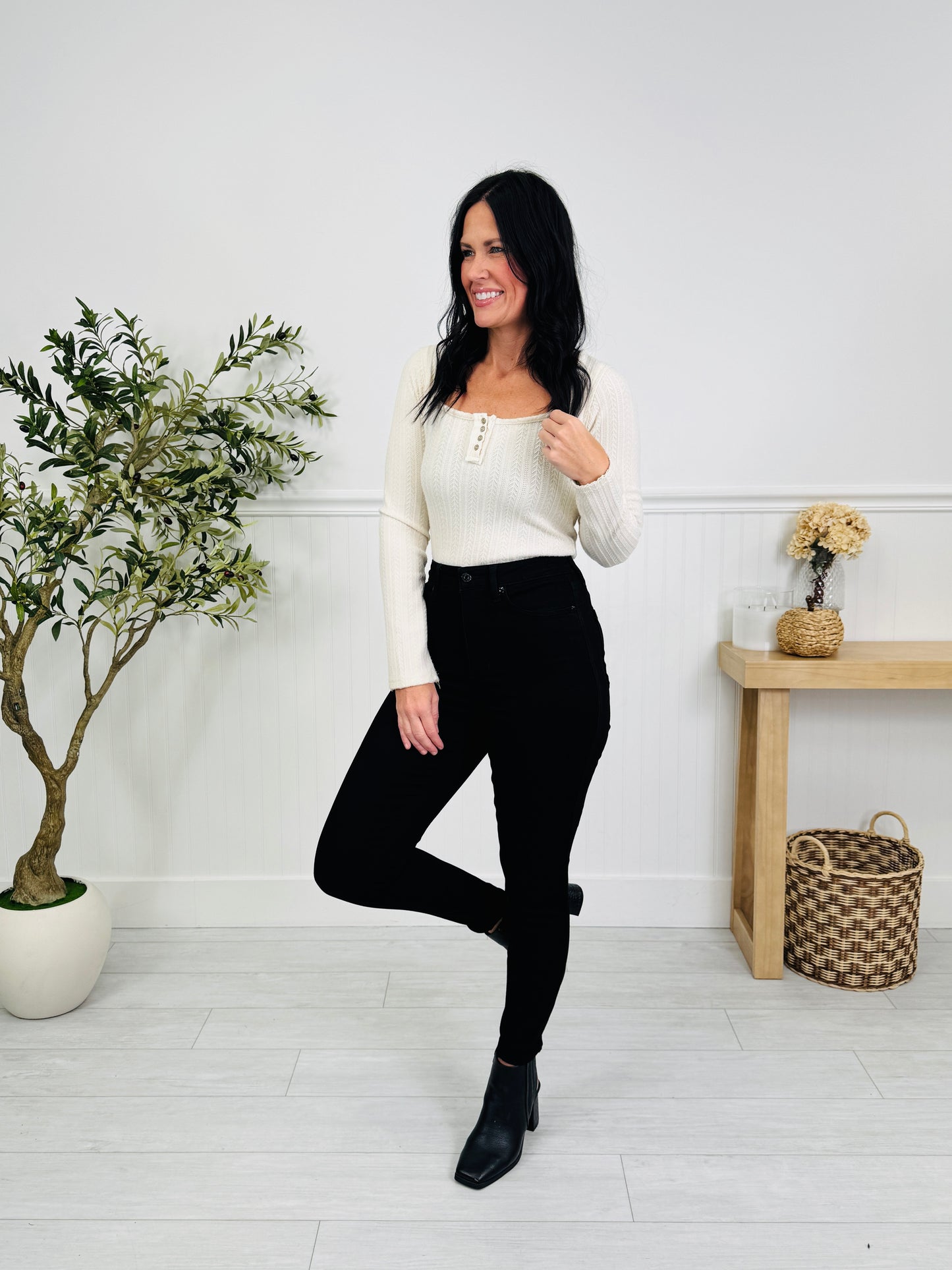 Judy Blue Black On Repeat Tummy Control Skinny Jeans