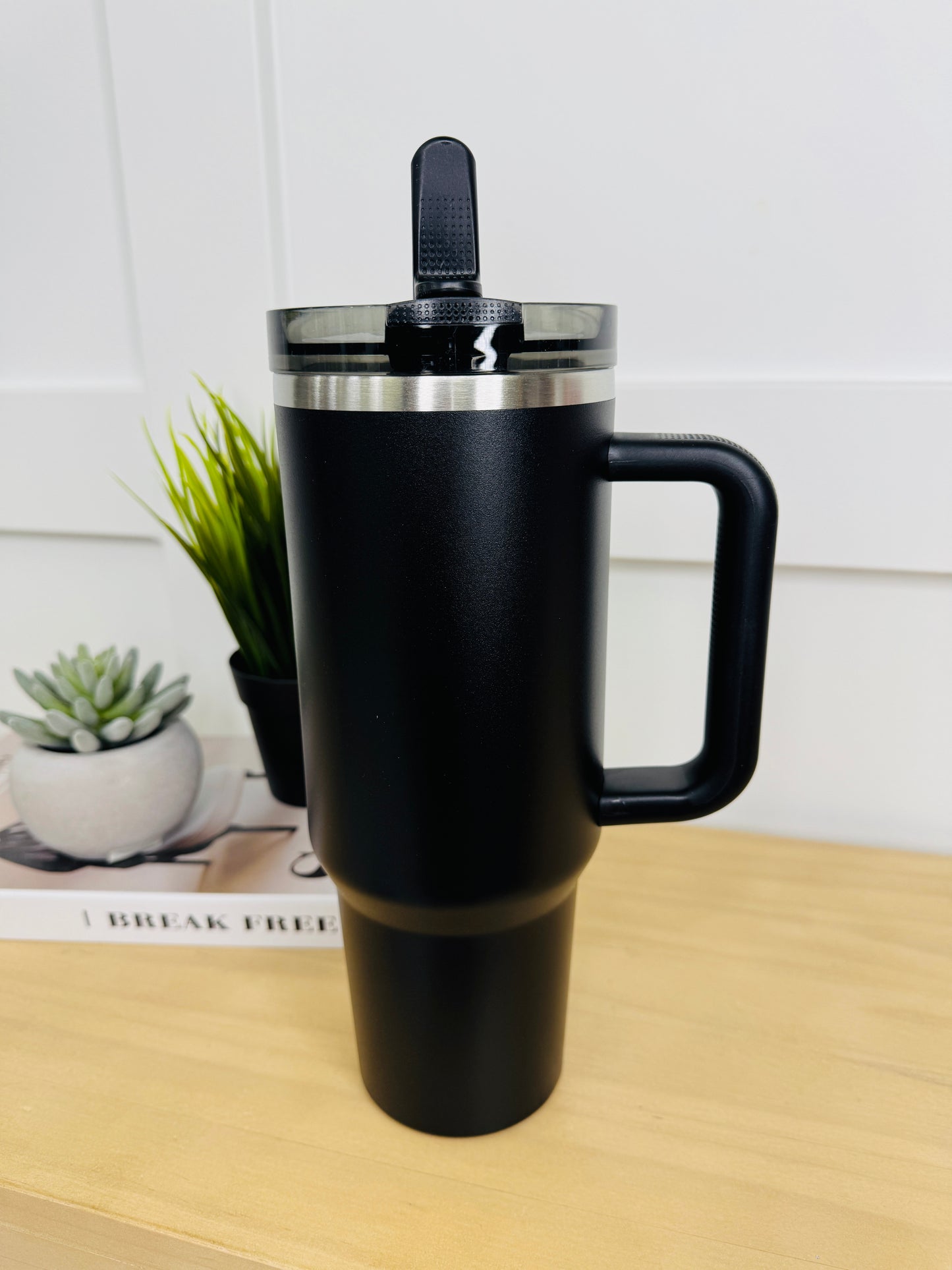 40oz Tumbler With Flip Straw- Multiple Colors!