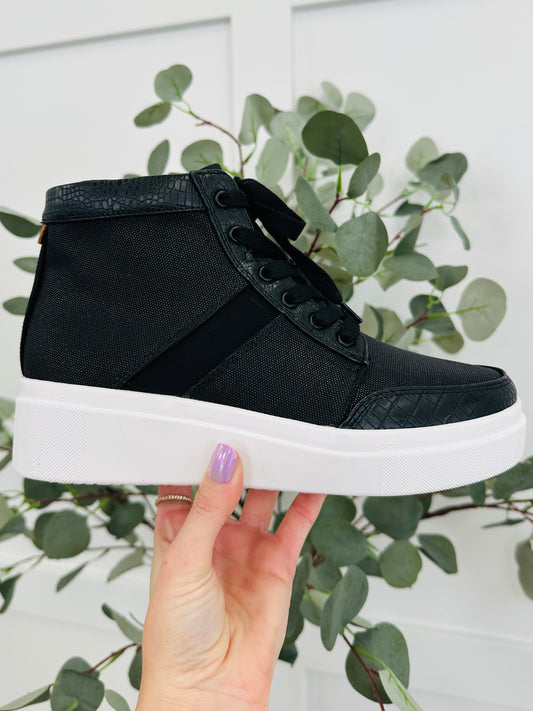 City Bound Sneakers In Black