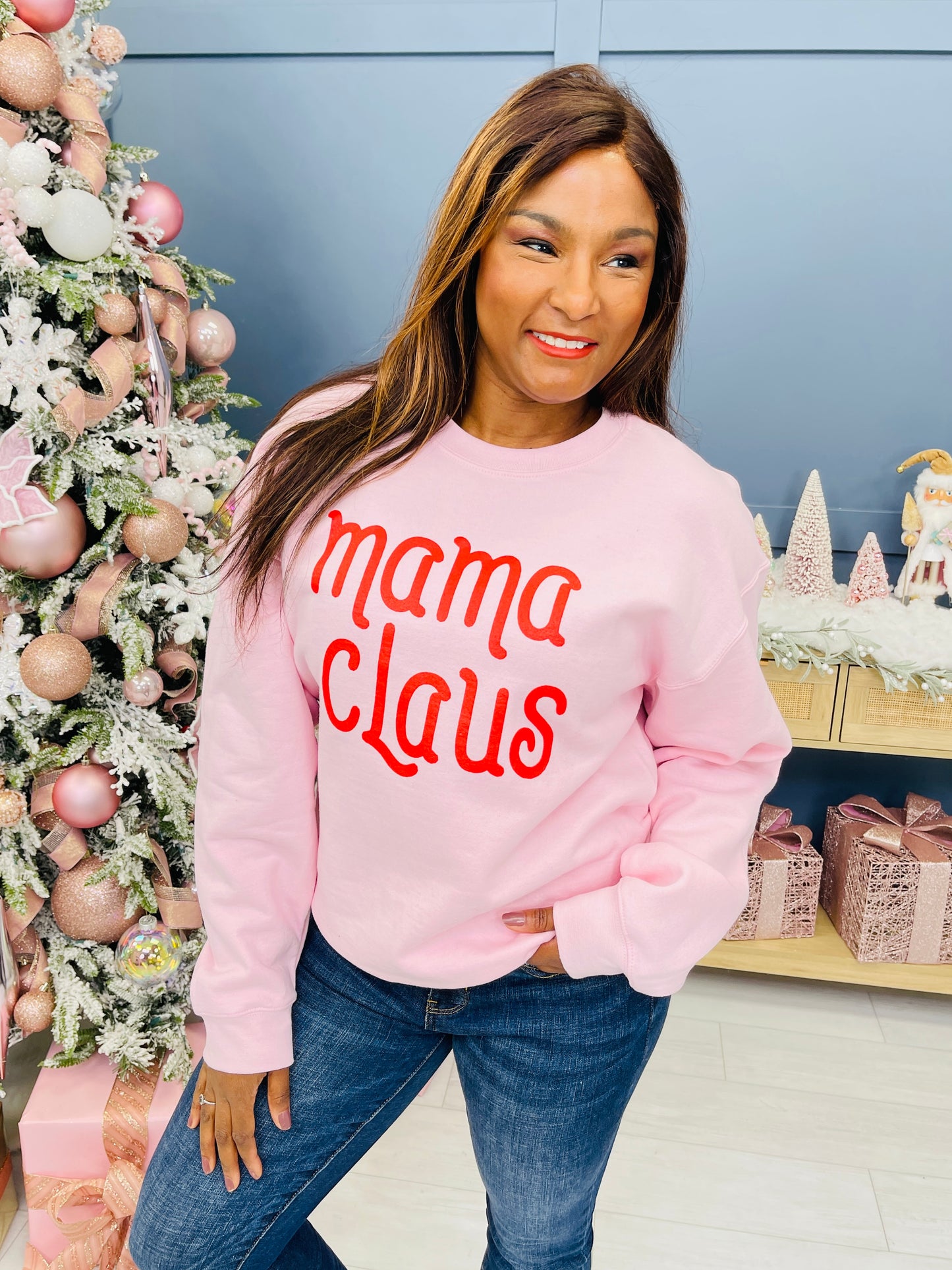 REG/CURVY Mama Claus Graphic Crewneck