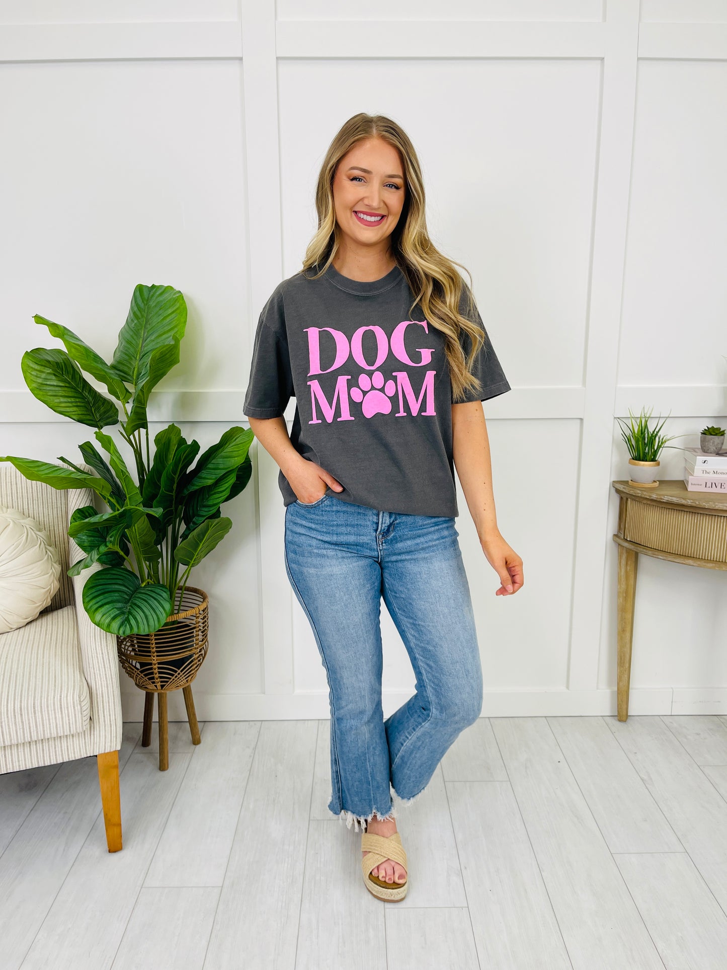 Dog Mom Graphic Tee
