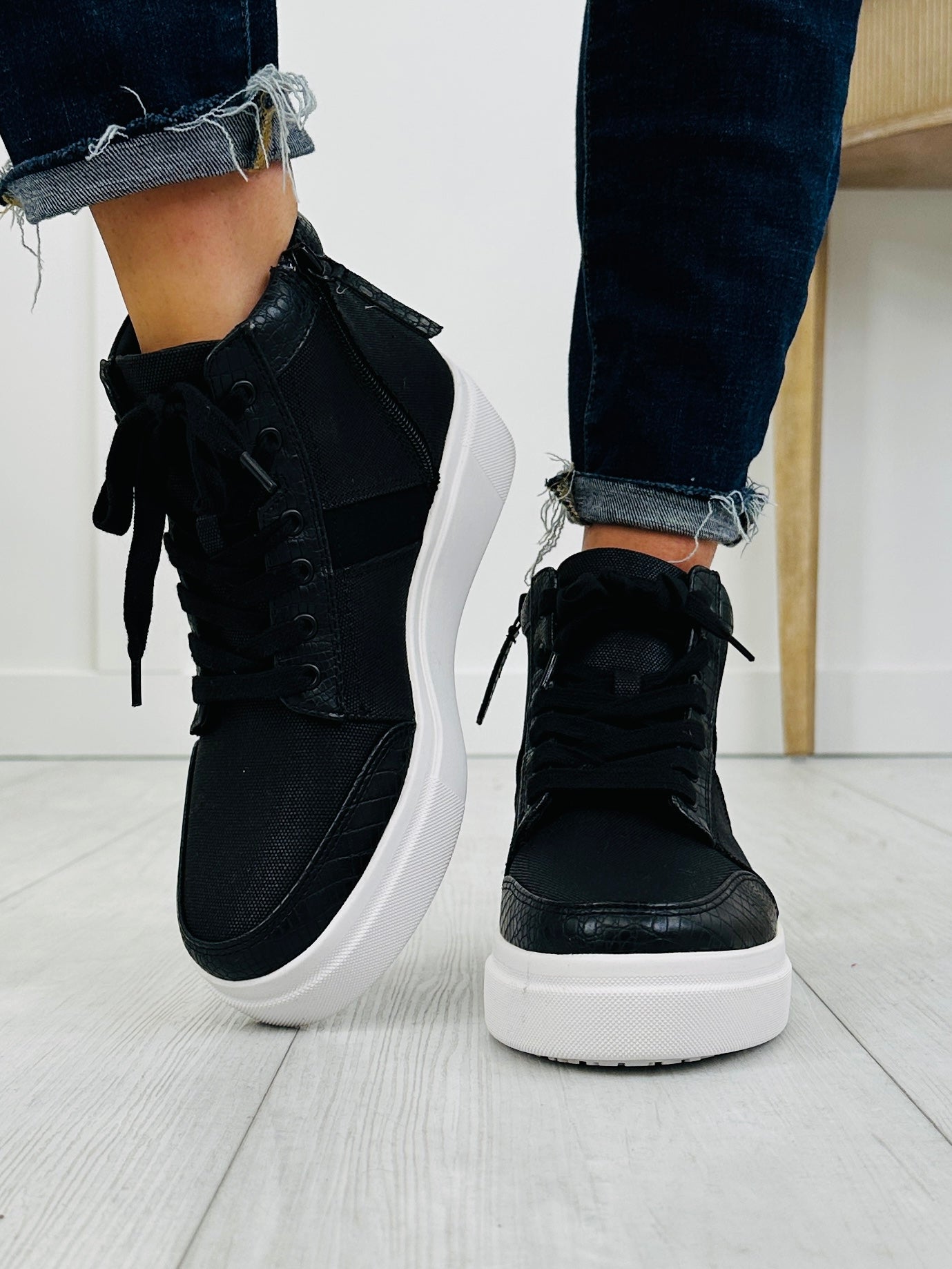 City Bound Sneakers In Black