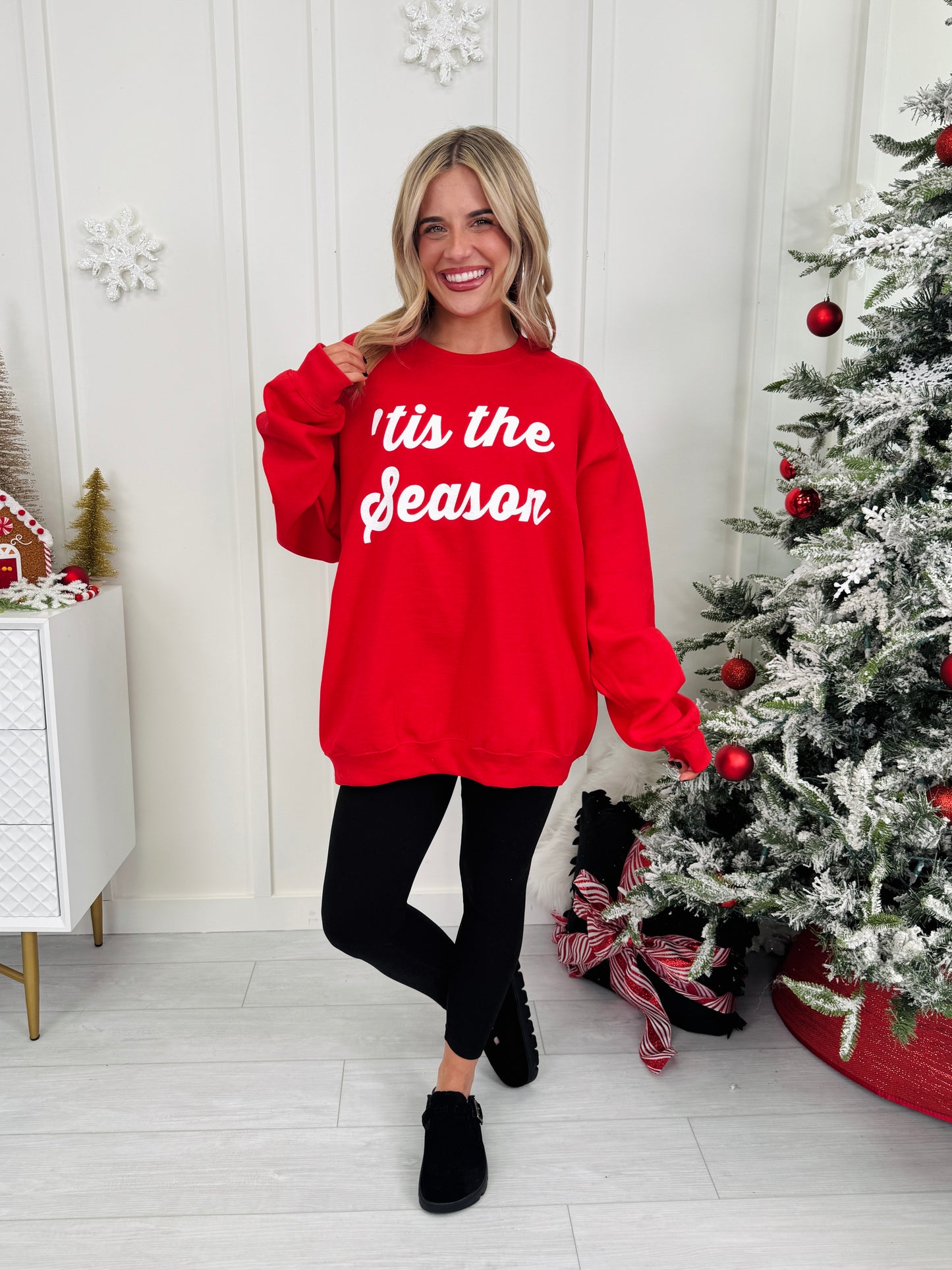 'Tis The Season Script Graphic Crewneck Sweatshirt