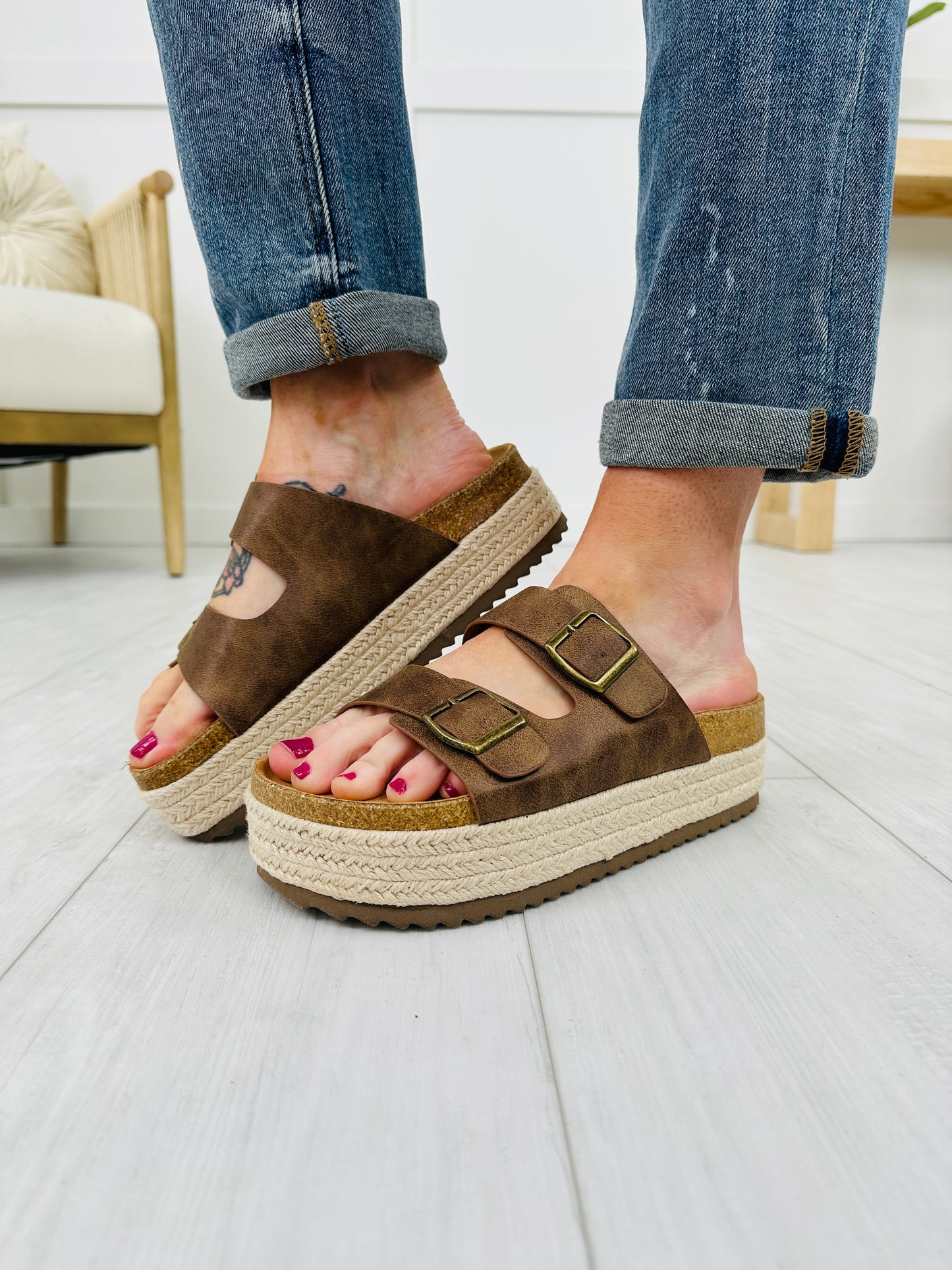 Sunlit Stroll Sandals In Tan