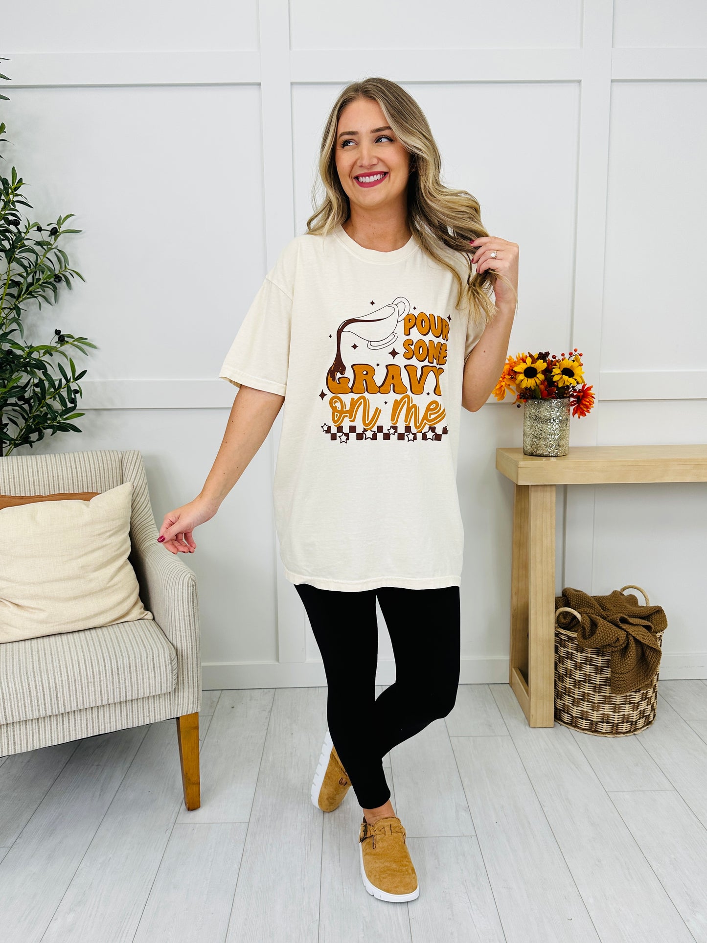 Pour Some Gravy On Me Graphic Tee - Multiple Colors!