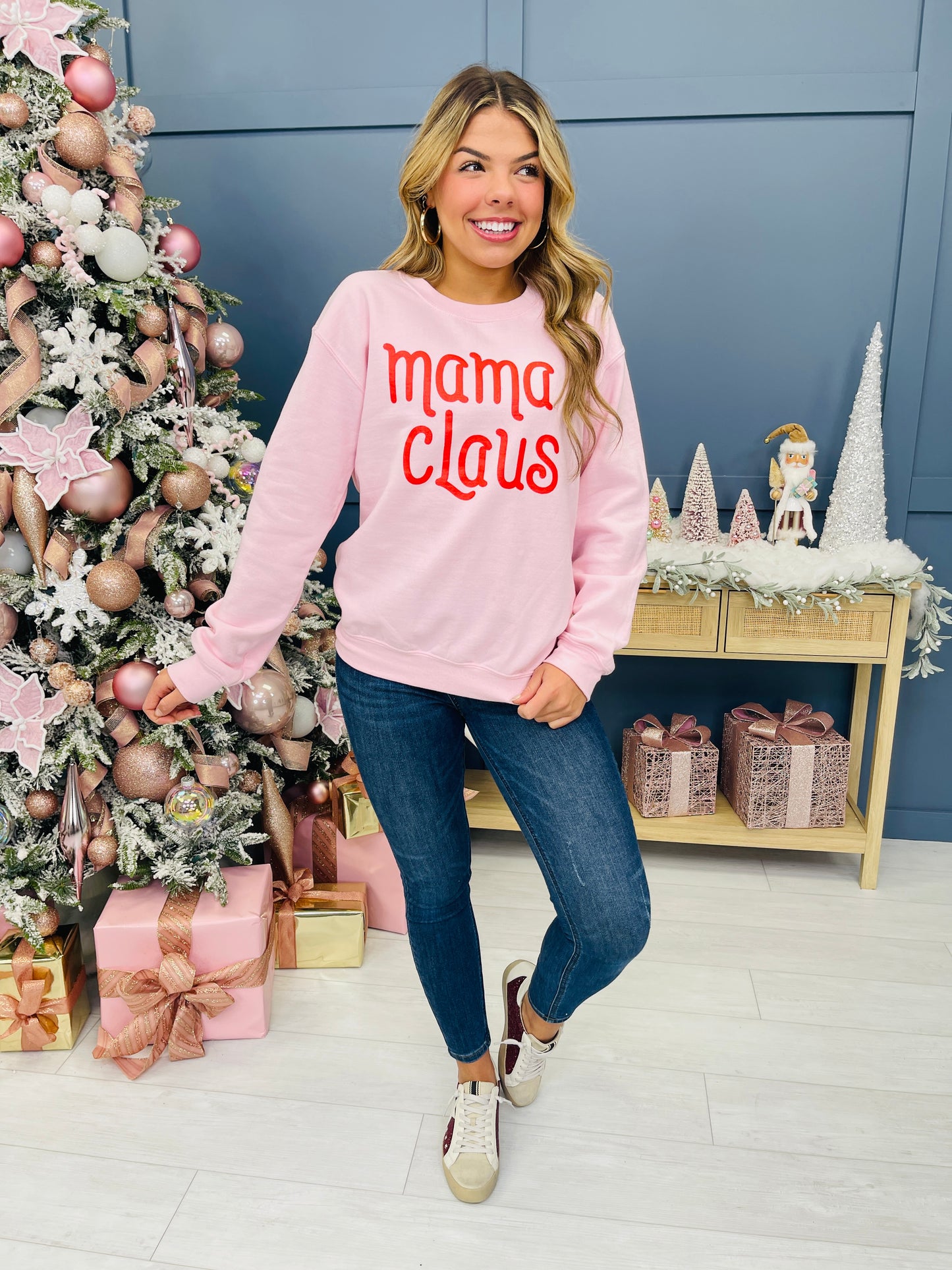 REG/CURVY Mama Claus Graphic Crewneck