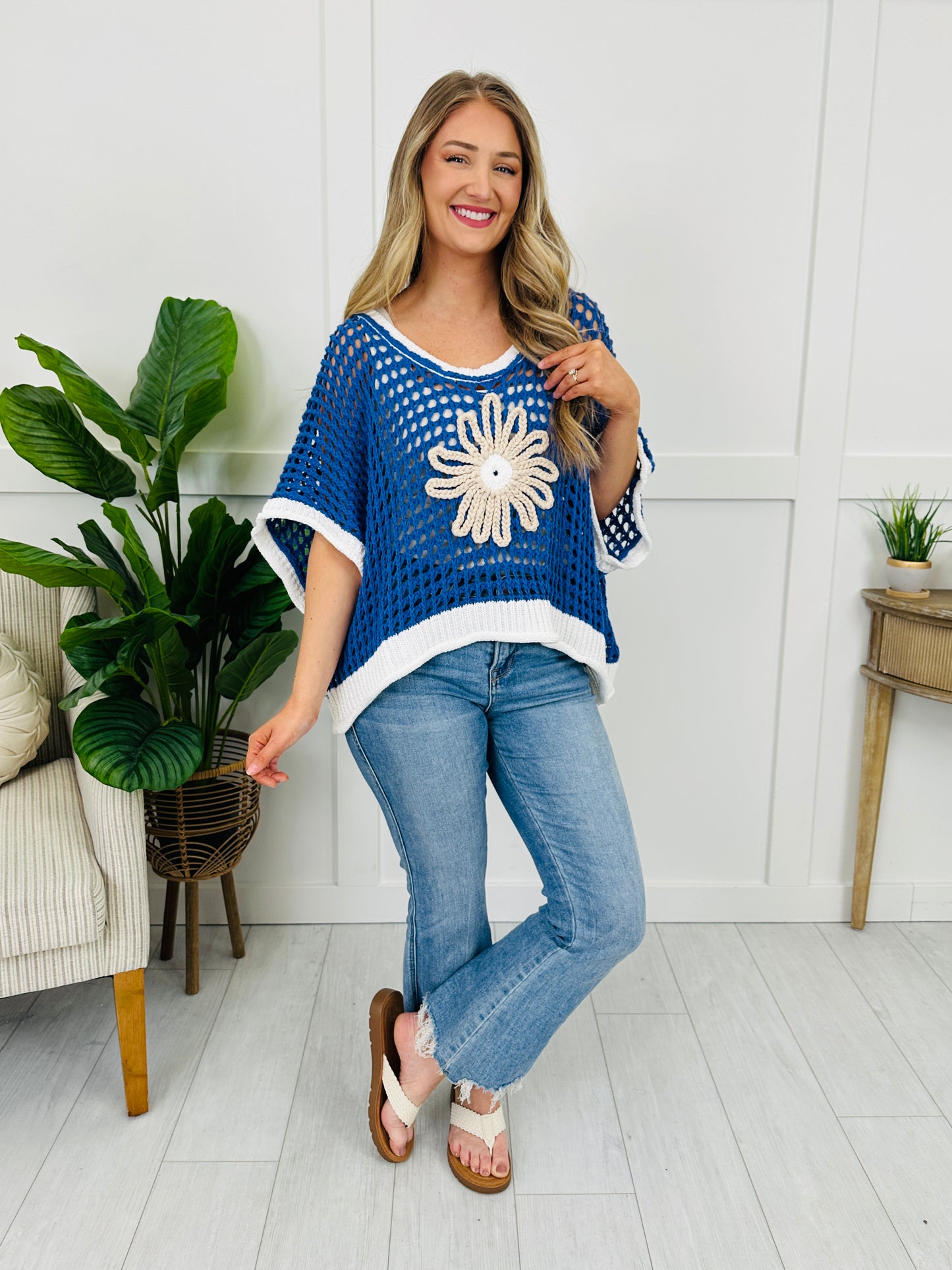 Minimal Motion Top in Blue/Ivory