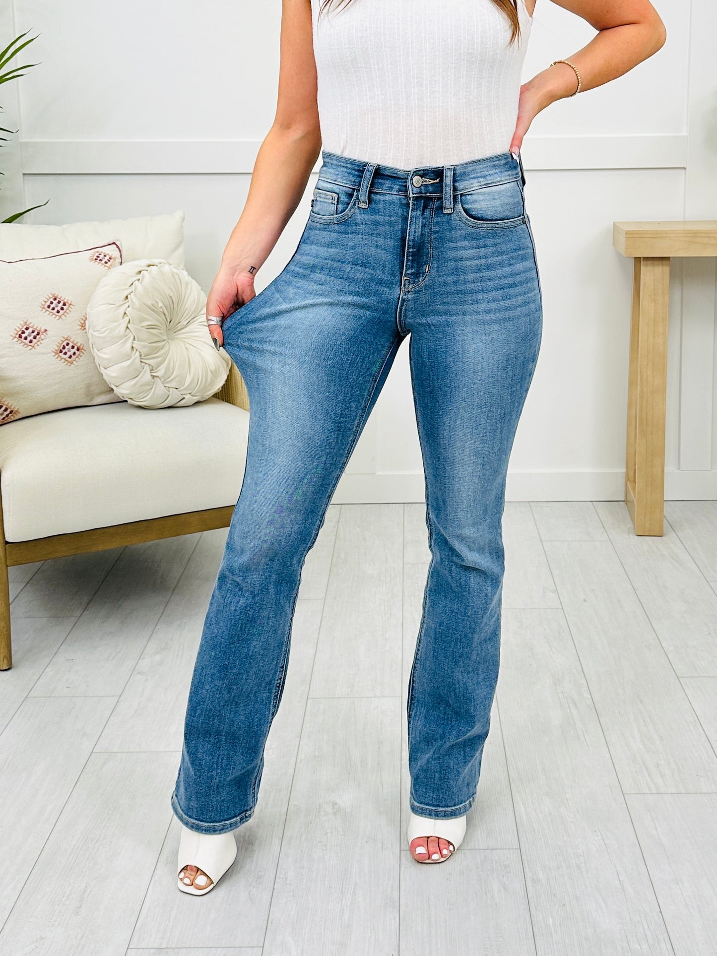 Judy Blue Bootylicious Bootcut Jeans in Reg/Curvy