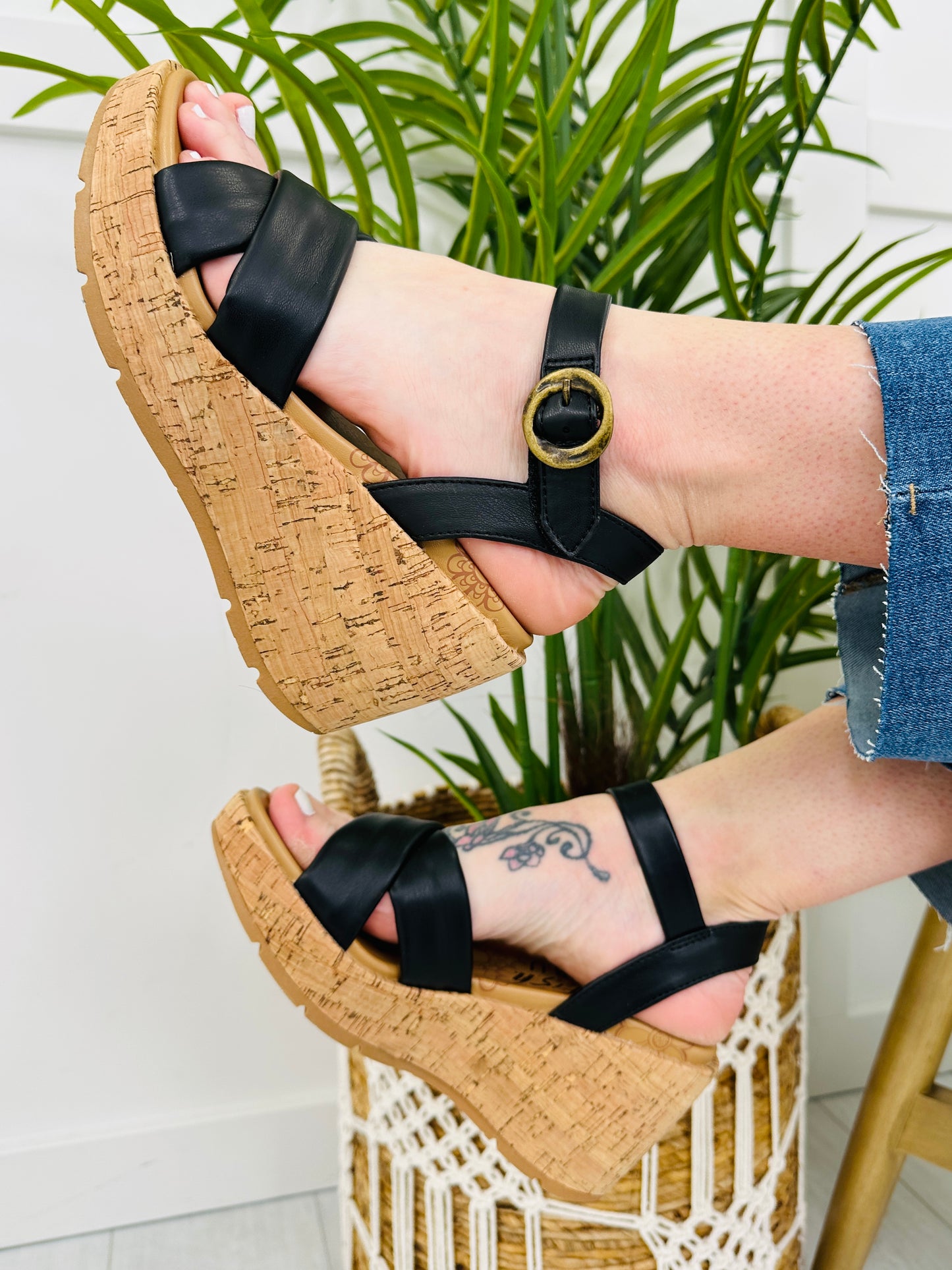 Seaside Stunner Wedges In Black