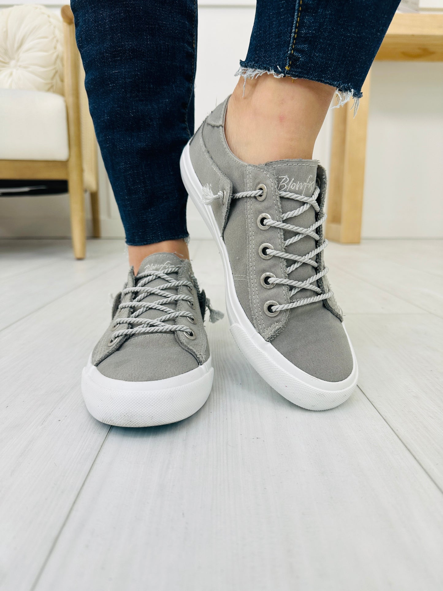 Weekender Walks Sneakers In Vapor