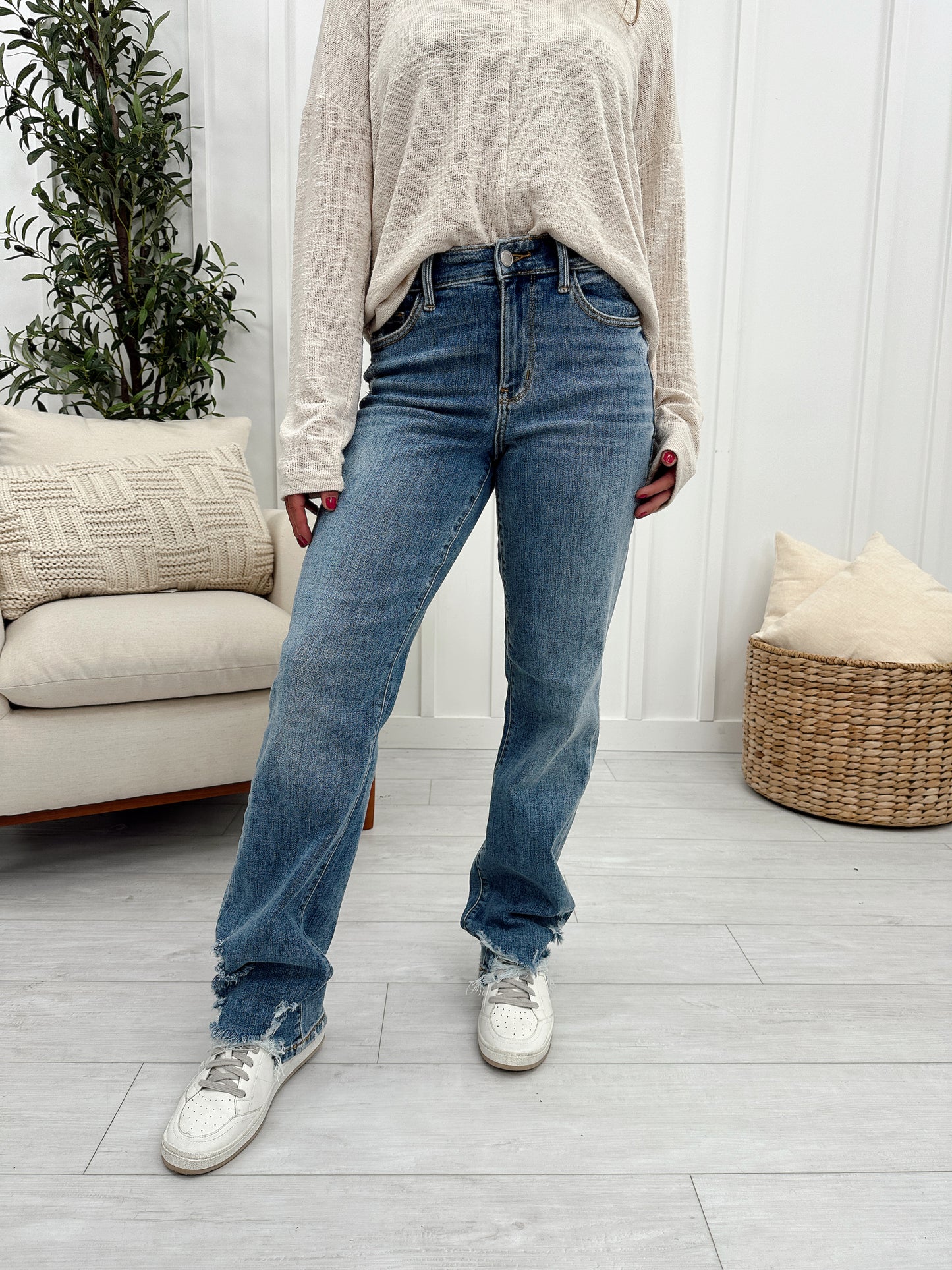 Judy Blue Straight to You Straight Leg Jeans in Reg/Curvy