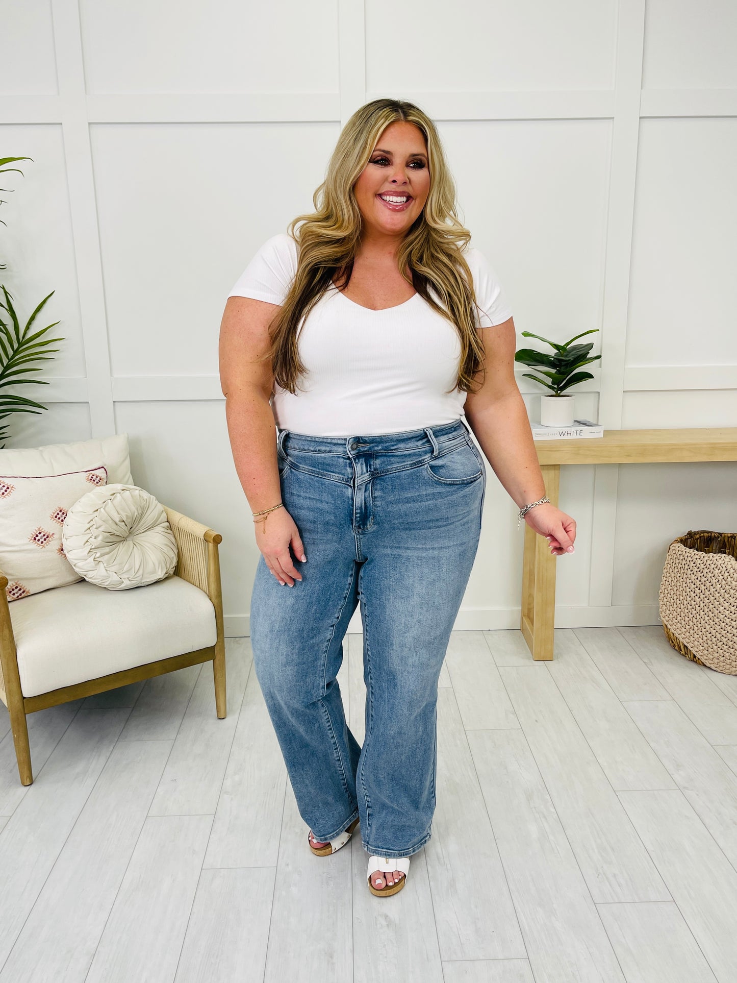 Judy Blue Eyes Wide Open Wide Leg Jeans in Reg/Curvy