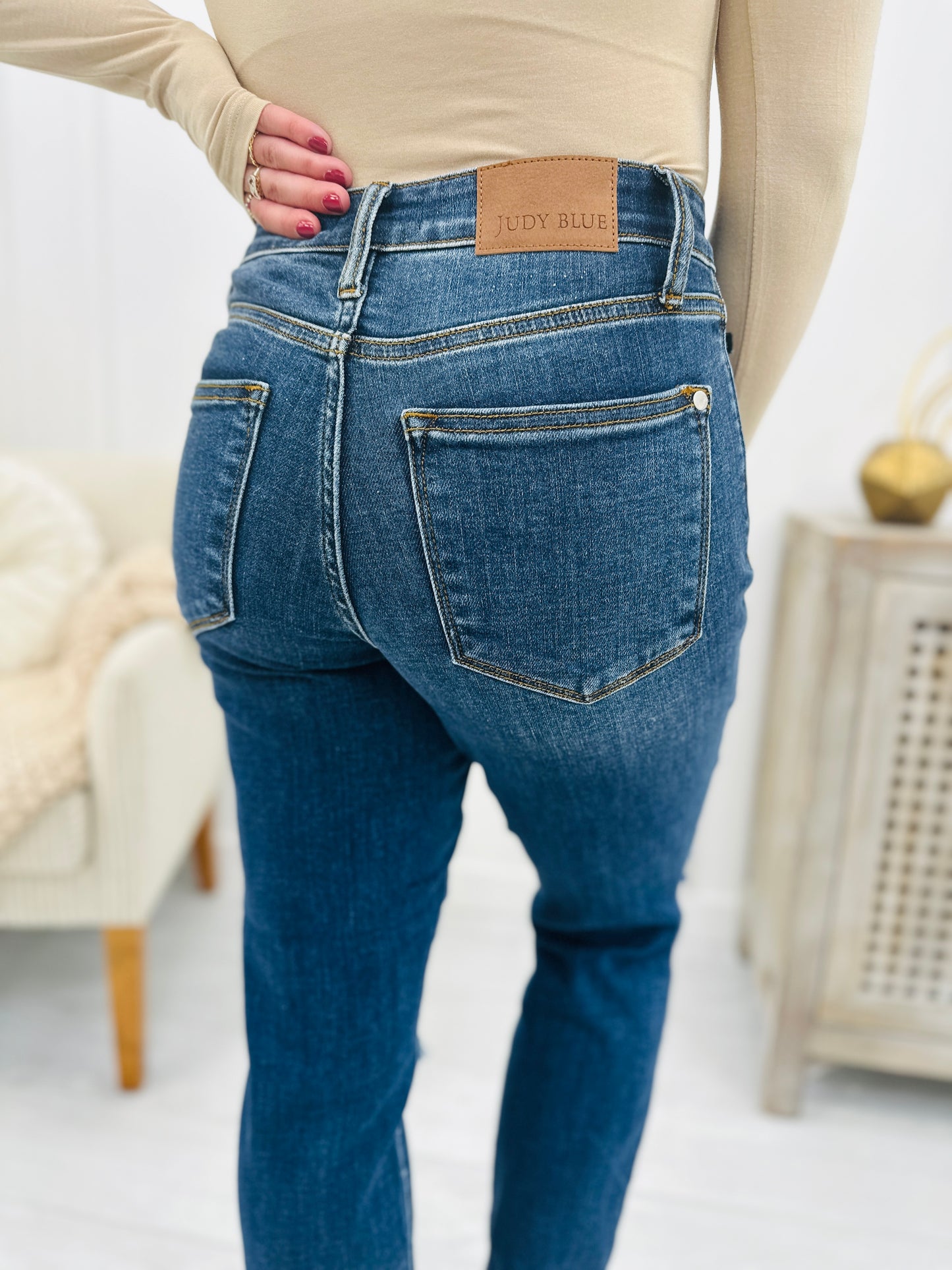 Judy Blue Walk This Way Slim Straight Leg Jeans in Reg/Curvy