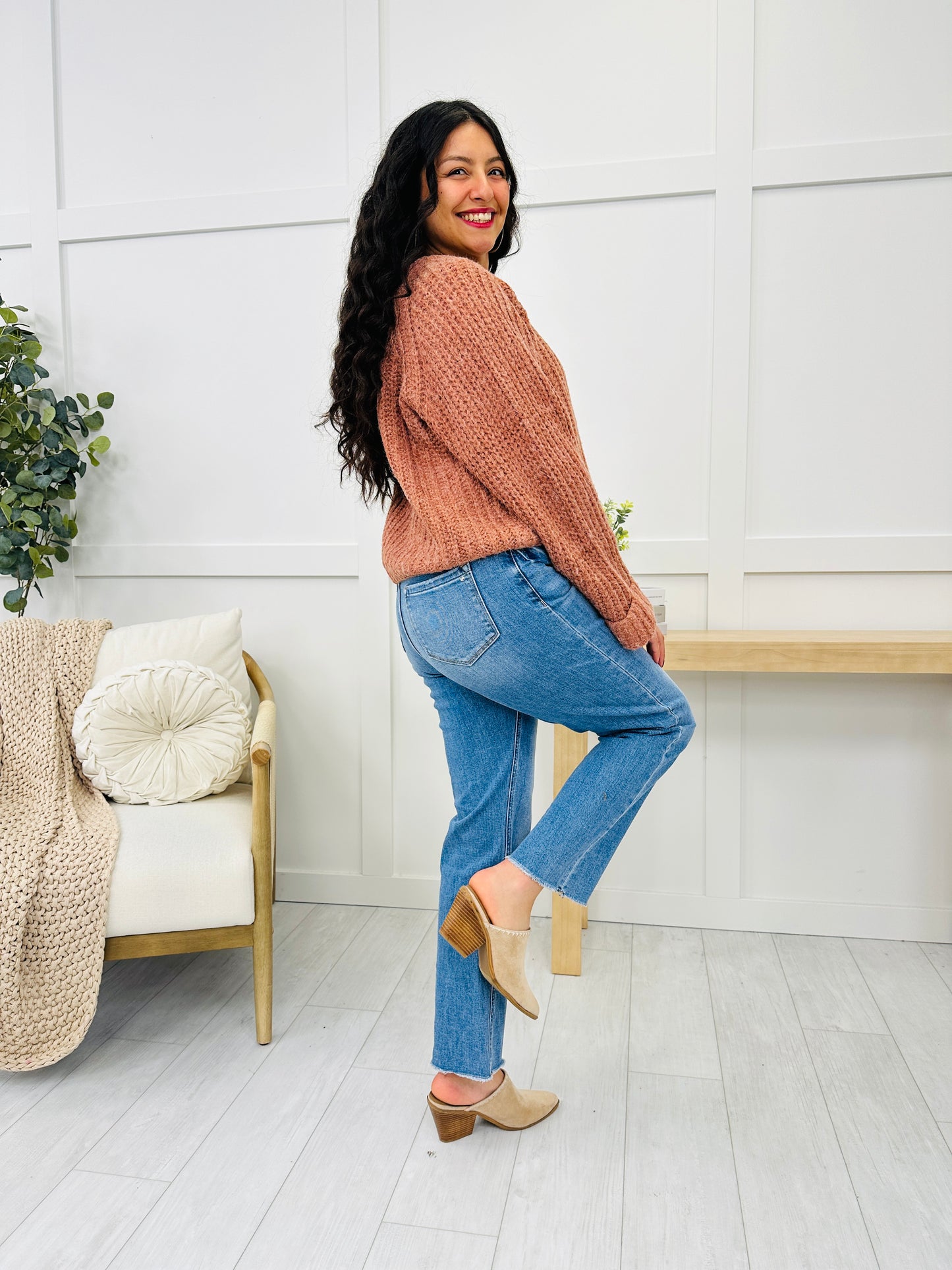 Mica Fray All Day Straight Leg Jeans in Reg/Curvy