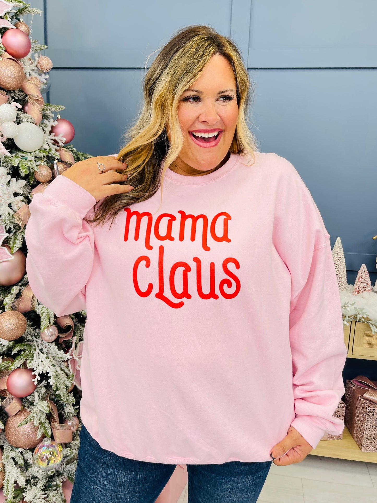 REG/CURVY Mama Claus Graphic Crewneck