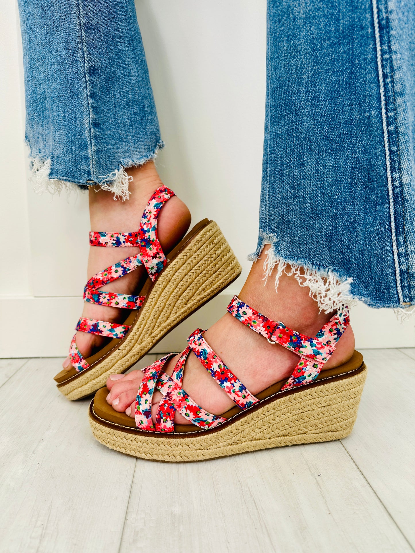 Bloom and Go Wedges In Red Mini Floral